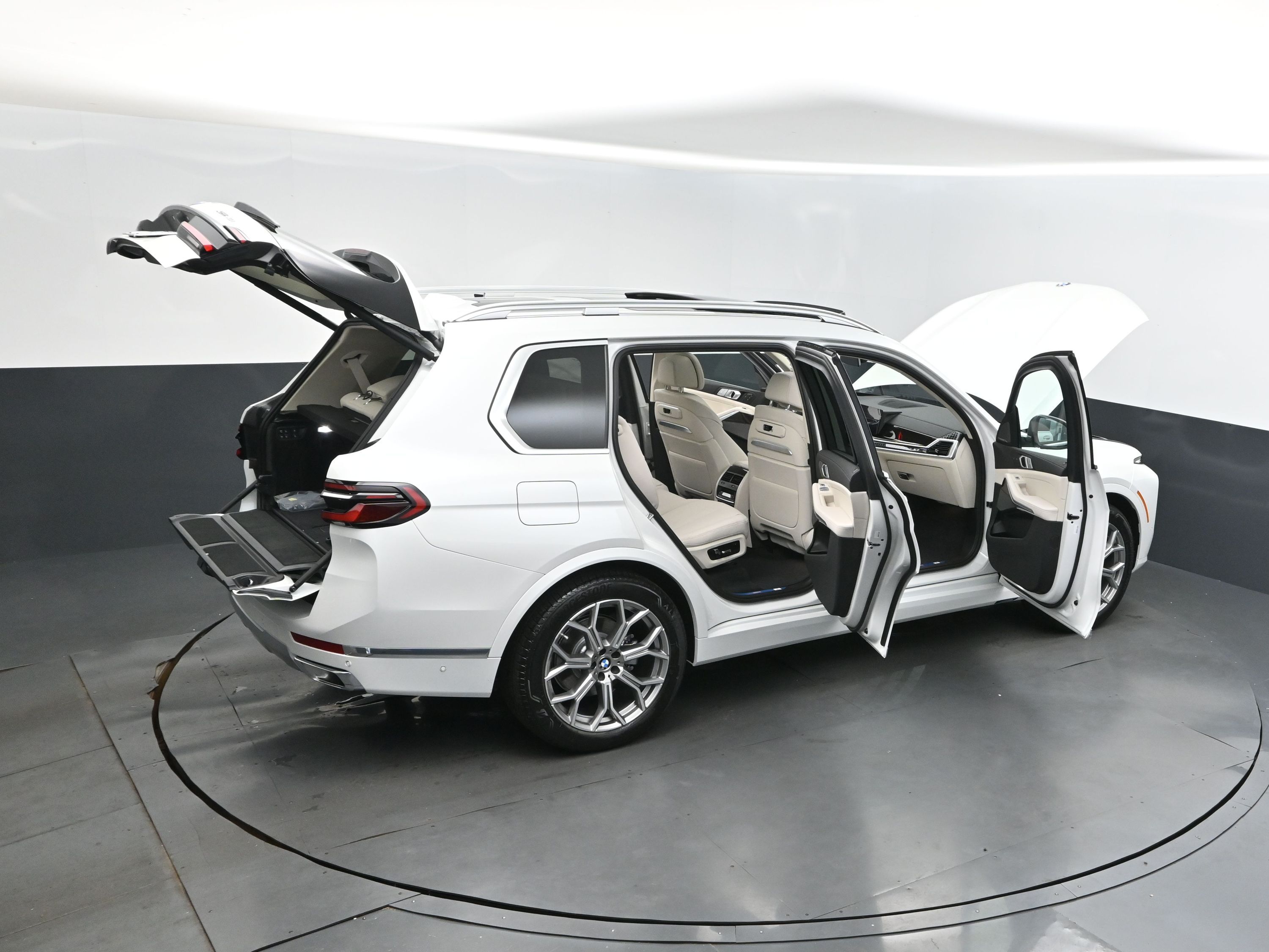 2026 Mineral White Metallic BMW X7 xDrive40i AWD SUV