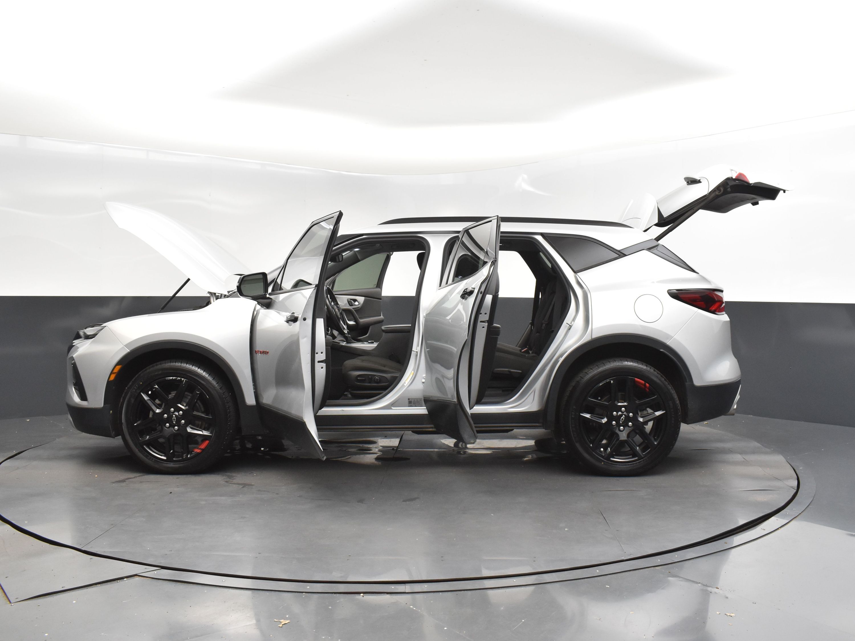 2020 Silver Ice Metallic Chevrolet Blazer LT FWD SUV