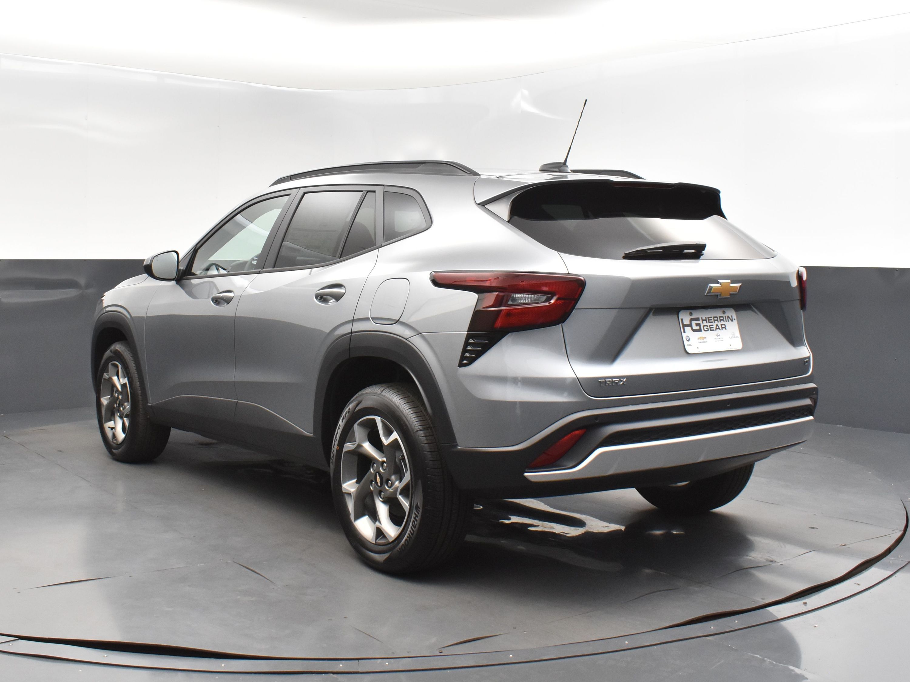 2025 Sterling Gray Metallic Chevrolet Trax LT FWD SUV