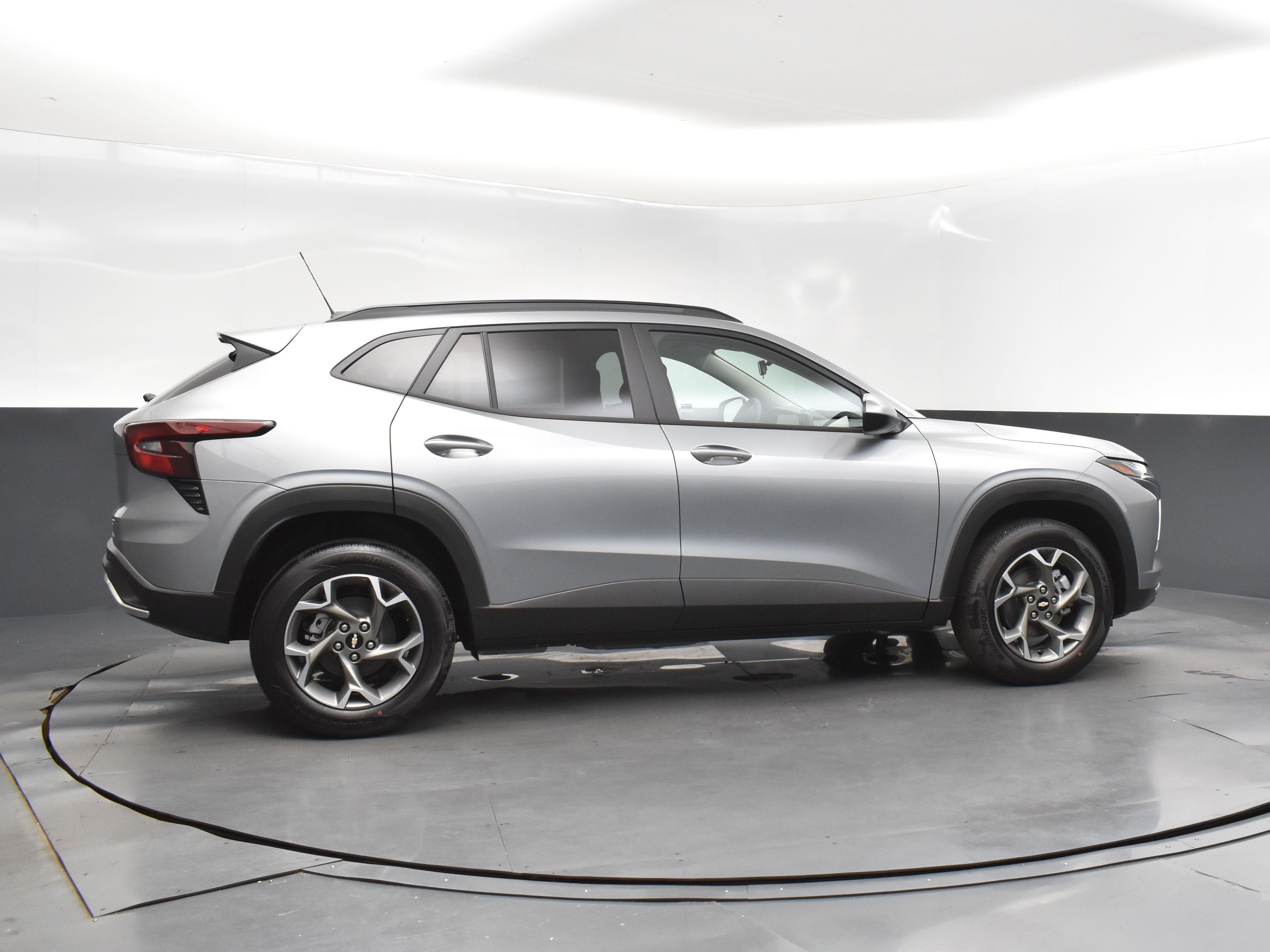 2025 Sterling Gray Metallic Chevrolet Trax LT FWD SUV