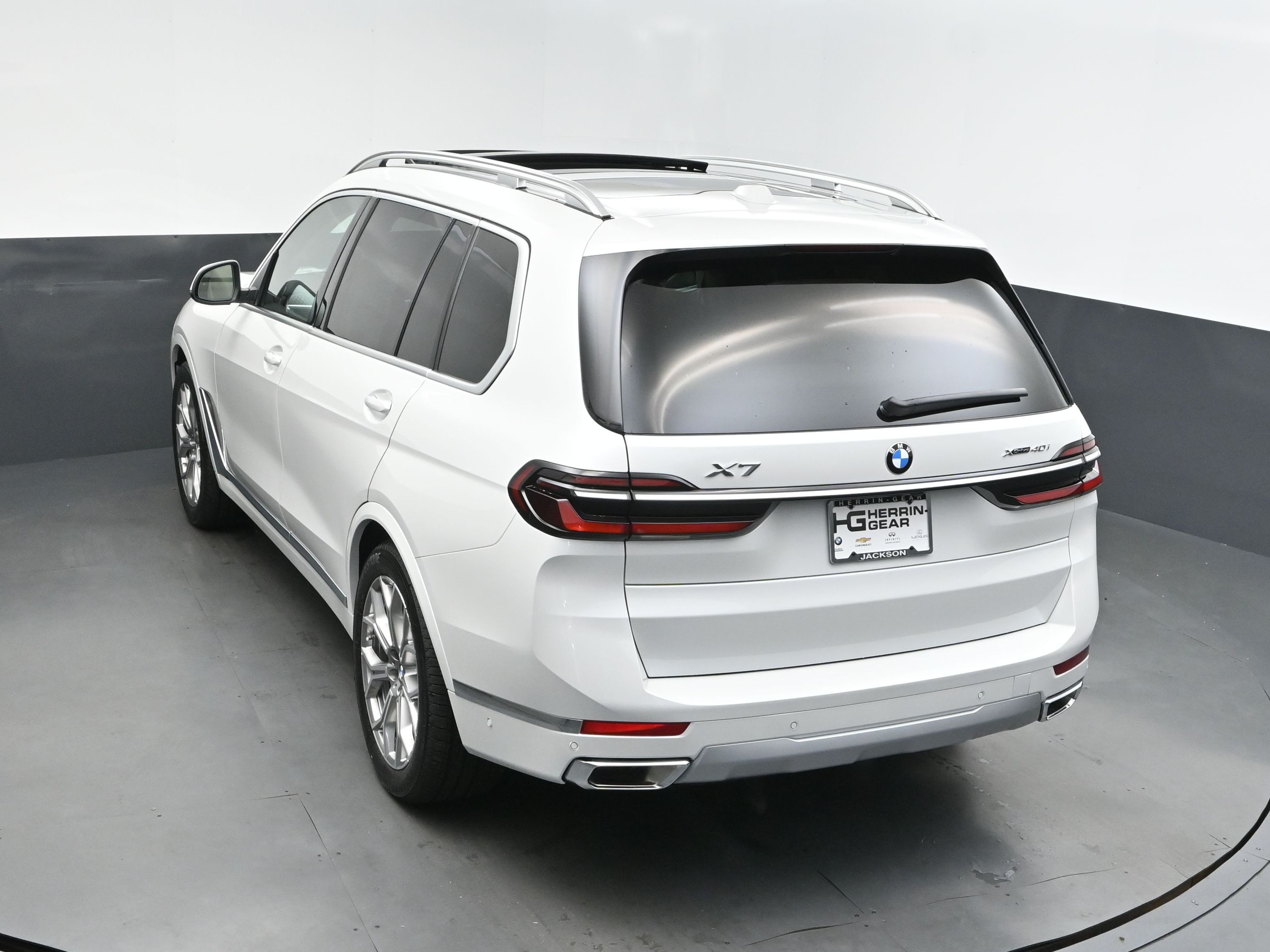 2026 Mineral White Metallic BMW X7 xDrive40i AWD SUV