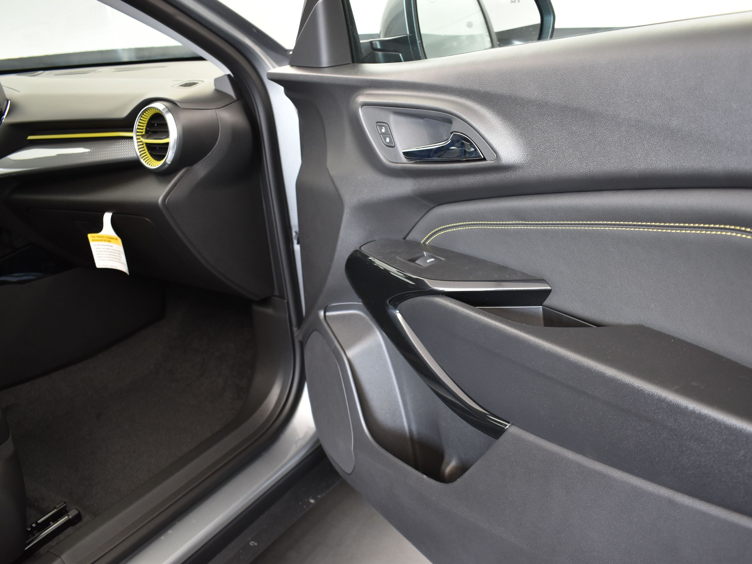 2025 Sterling Gray Metallic Chevrolet Trax LT FWD SUV