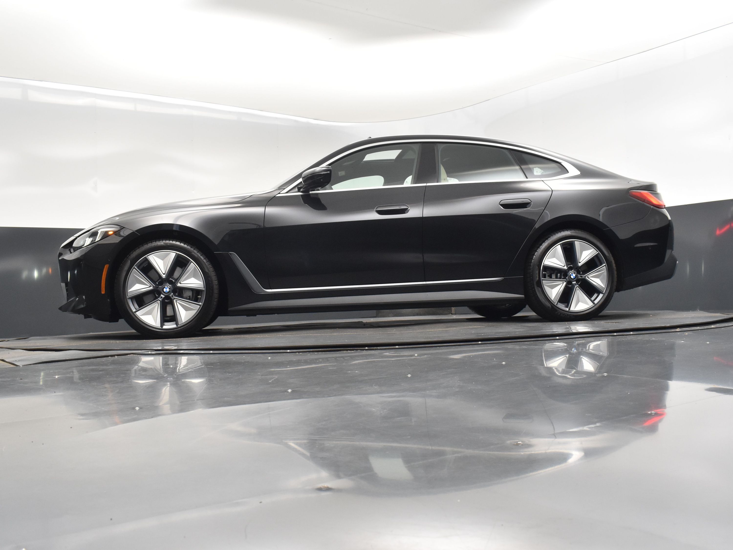 2025 Black Sapphire Metallic BMW i4 eDrive40 RWD Hatchback