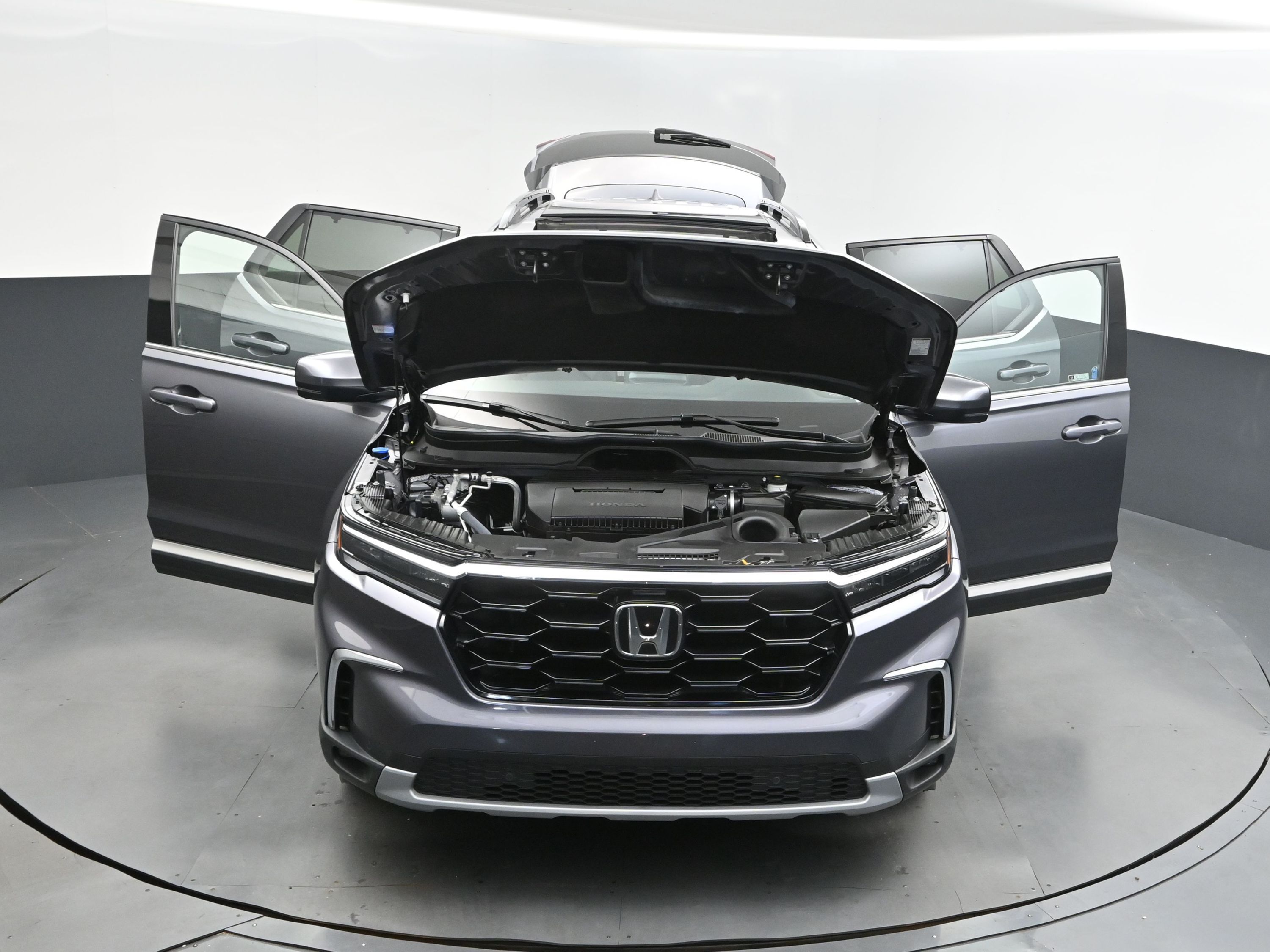 2025 Sonic Gray Pearl Honda Pilot Touring FWD SUV