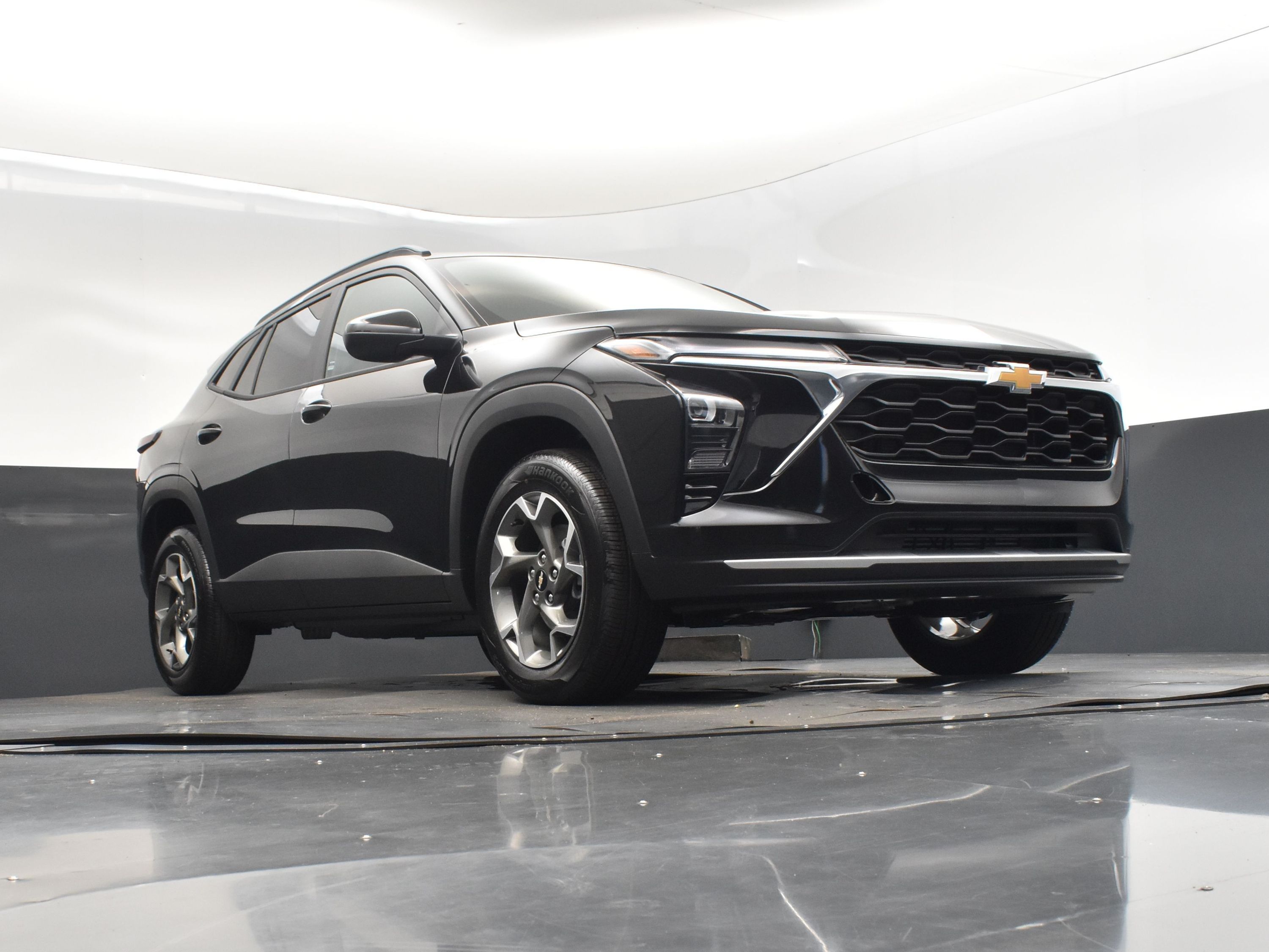 2025 Mosaic Black Metallic Chevrolet Trax LT FWD SUV