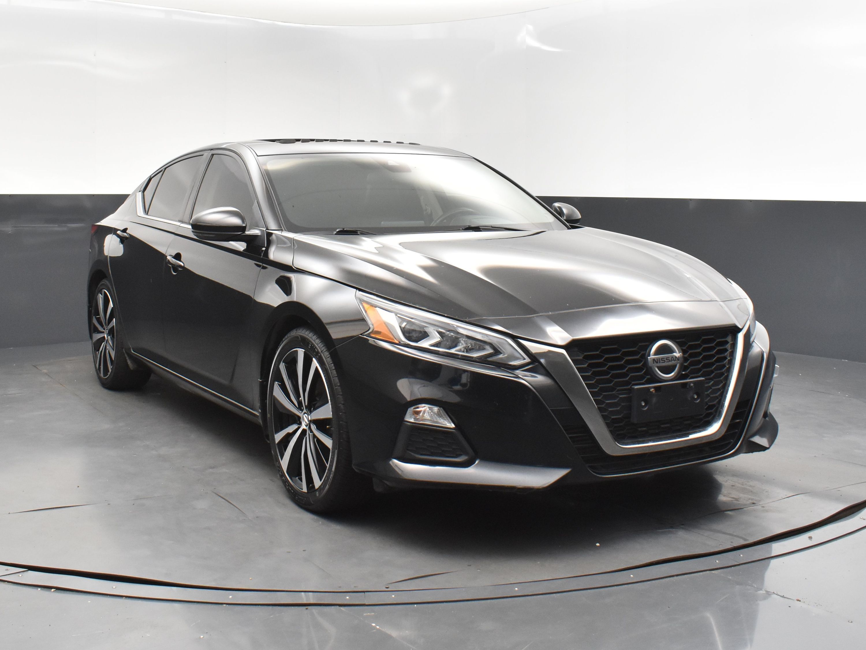 2022 Super Black Nissan Altima 2.0 SR FWD Sedan