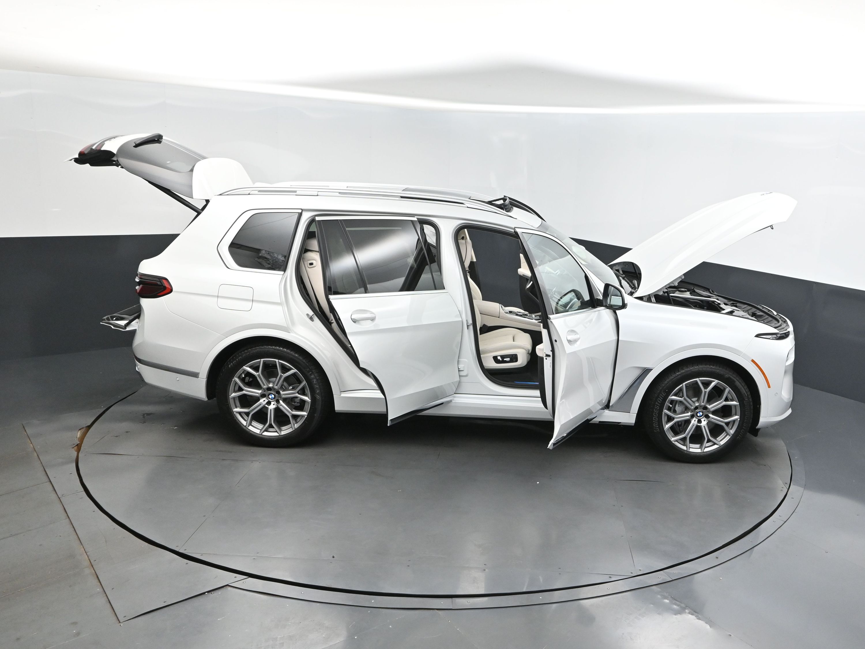 2026 Mineral White Metallic BMW X7 xDrive40i AWD SUV