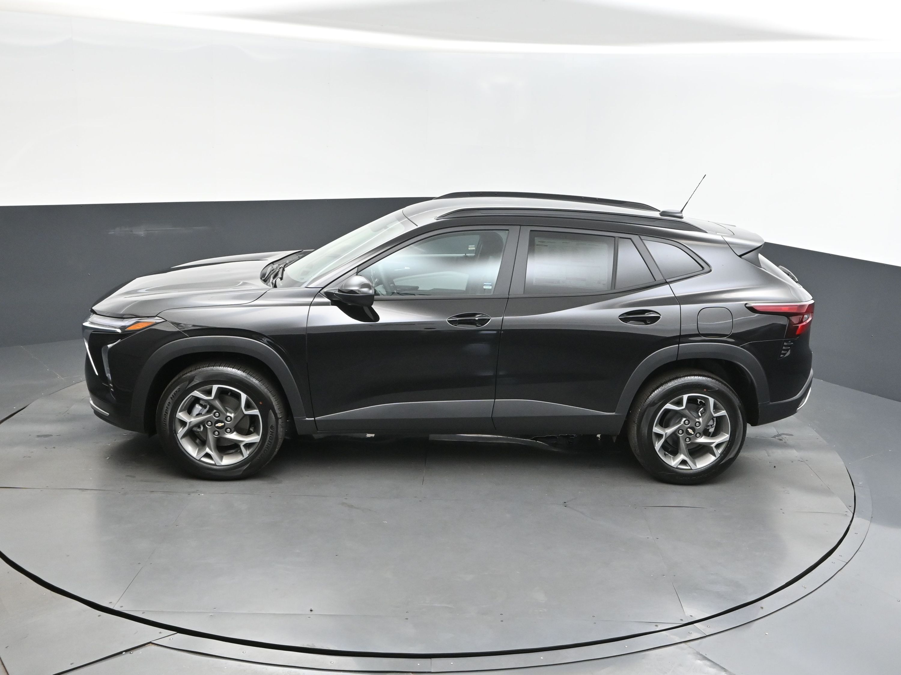 2025 Mosaic Black Metallic Chevrolet Trax LT FWD SUV