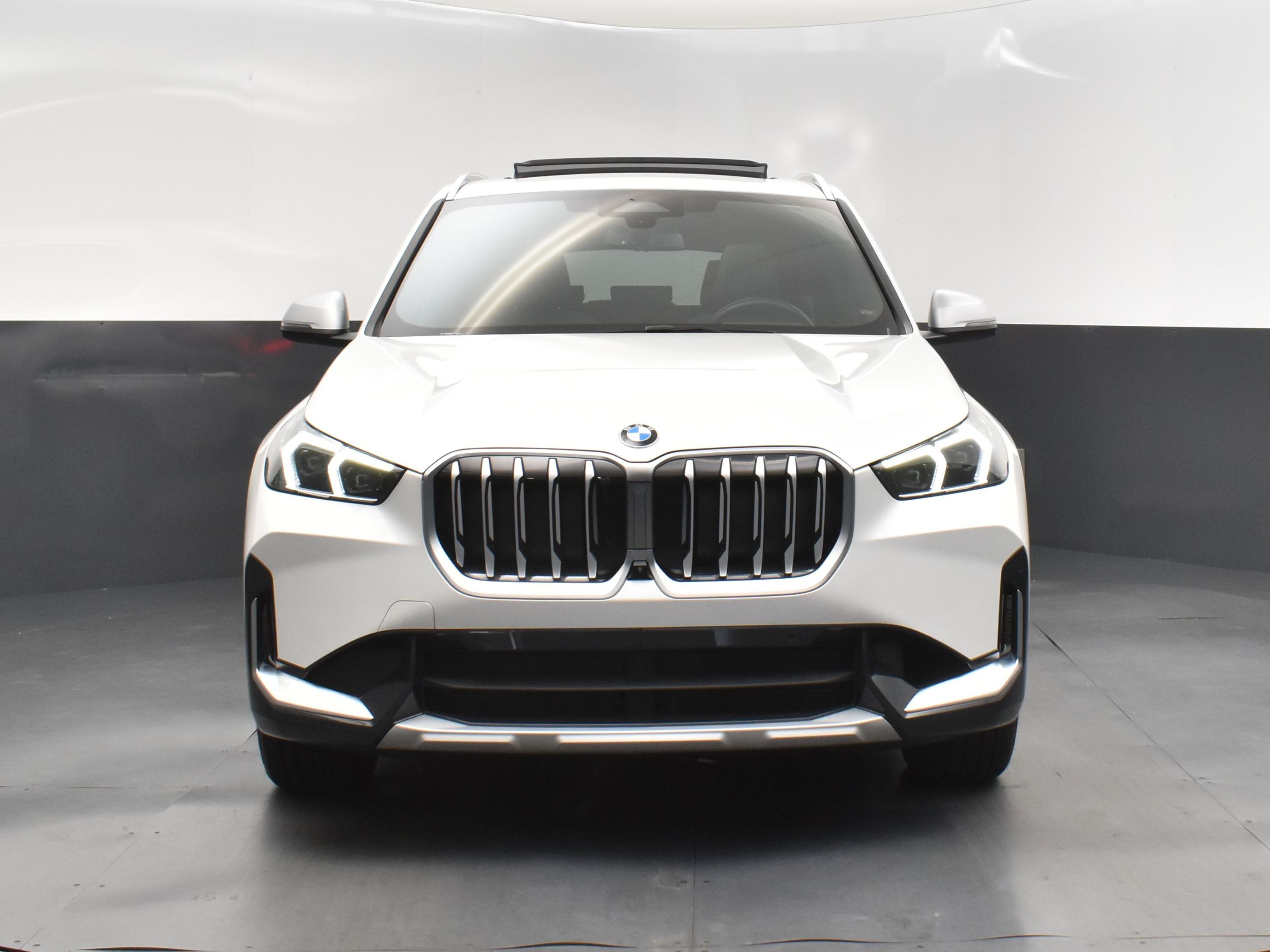 2023 Mineral White Metallic BMW X1 xDrive28i AWD SUV