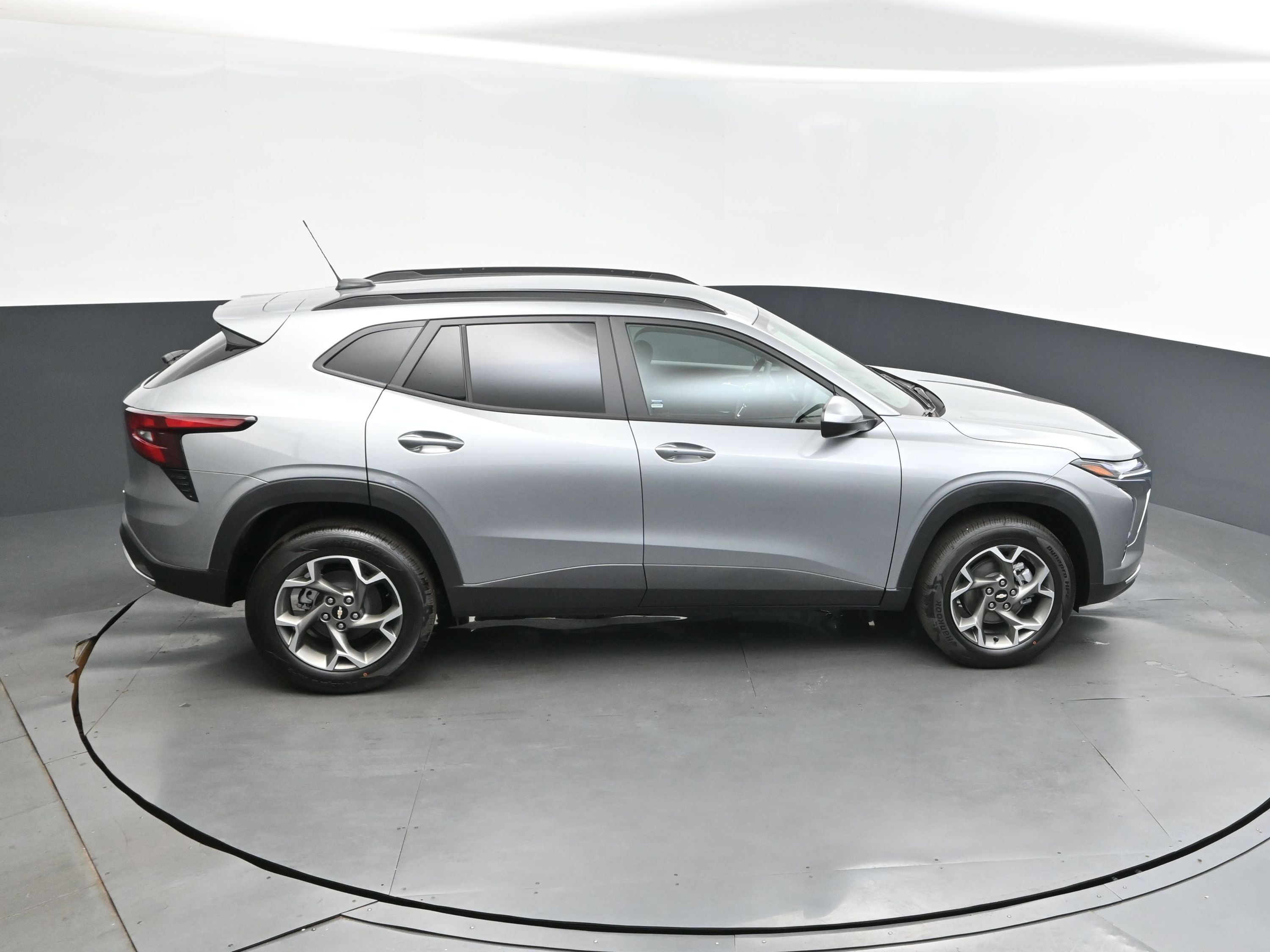 2025 Sterling Gray Metallic Chevrolet Trax LT FWD SUV