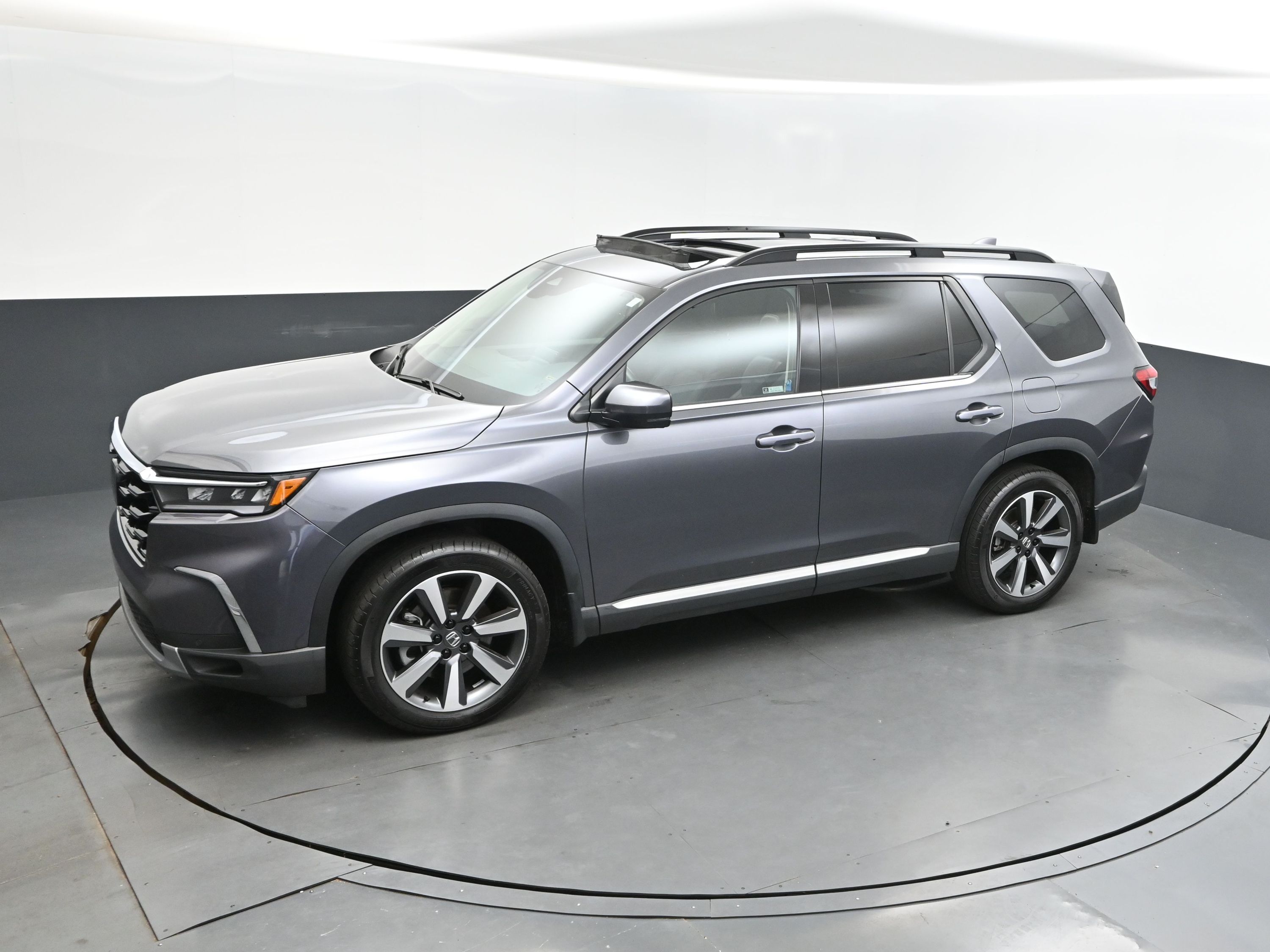 2025 Sonic Gray Pearl Honda Pilot Touring FWD SUV