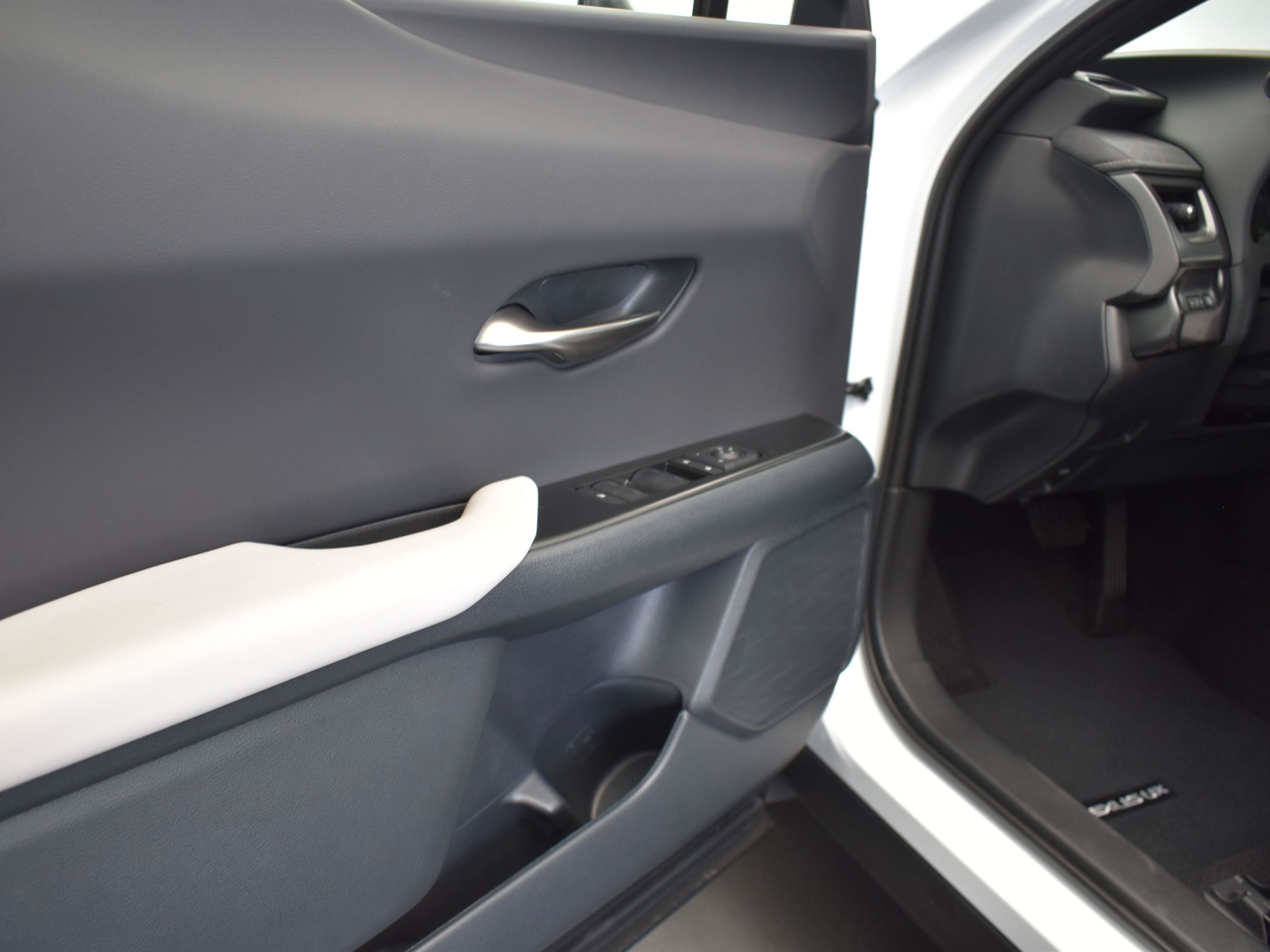 2025 Ultra White with Obsidian Roof Lexus UX 300h F SPORT Design FWD SUV