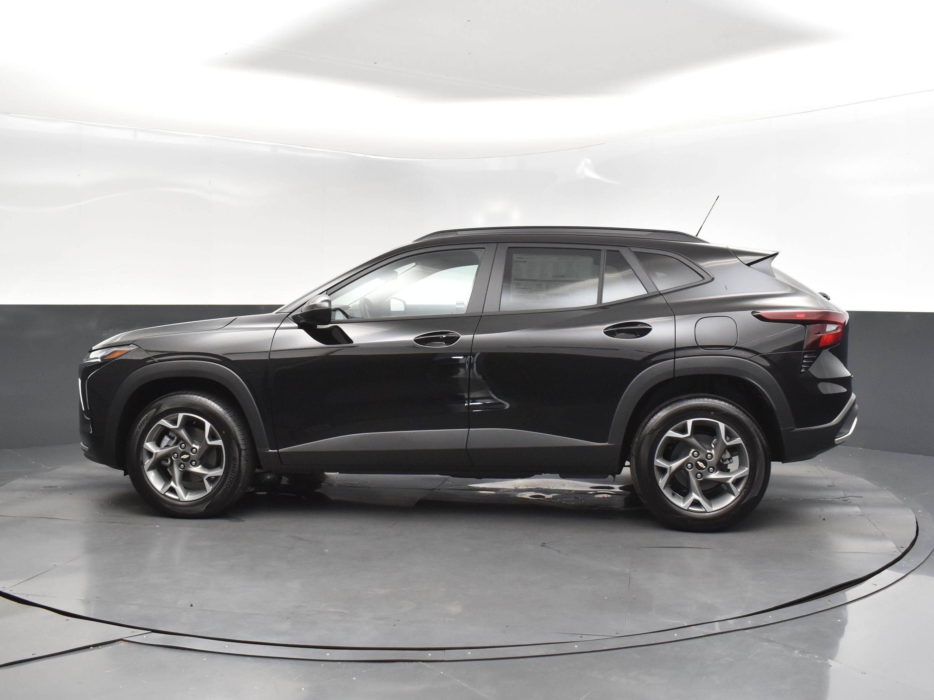 2025 Mosaic Black Metallic Chevrolet Trax LT FWD SUV