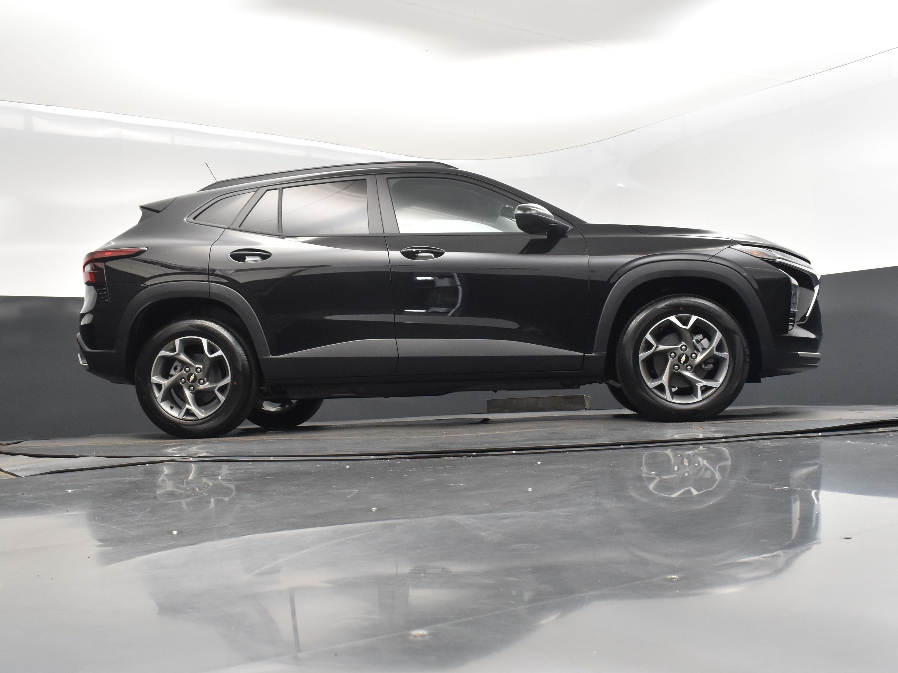 2025 Mosaic Black Metallic Chevrolet Trax LT FWD SUV