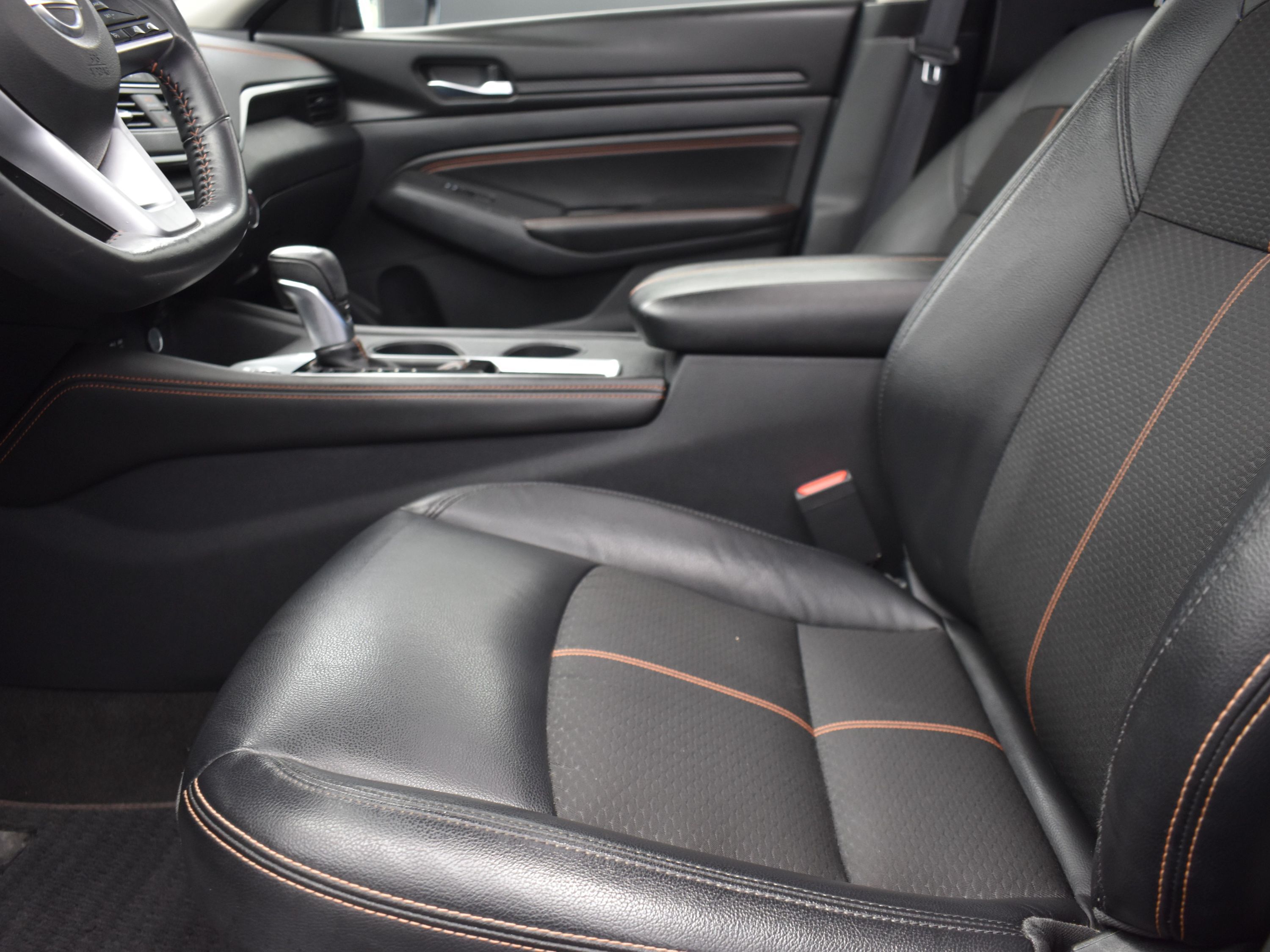 2022 Super Black Nissan Altima 2.0 SR FWD Sedan