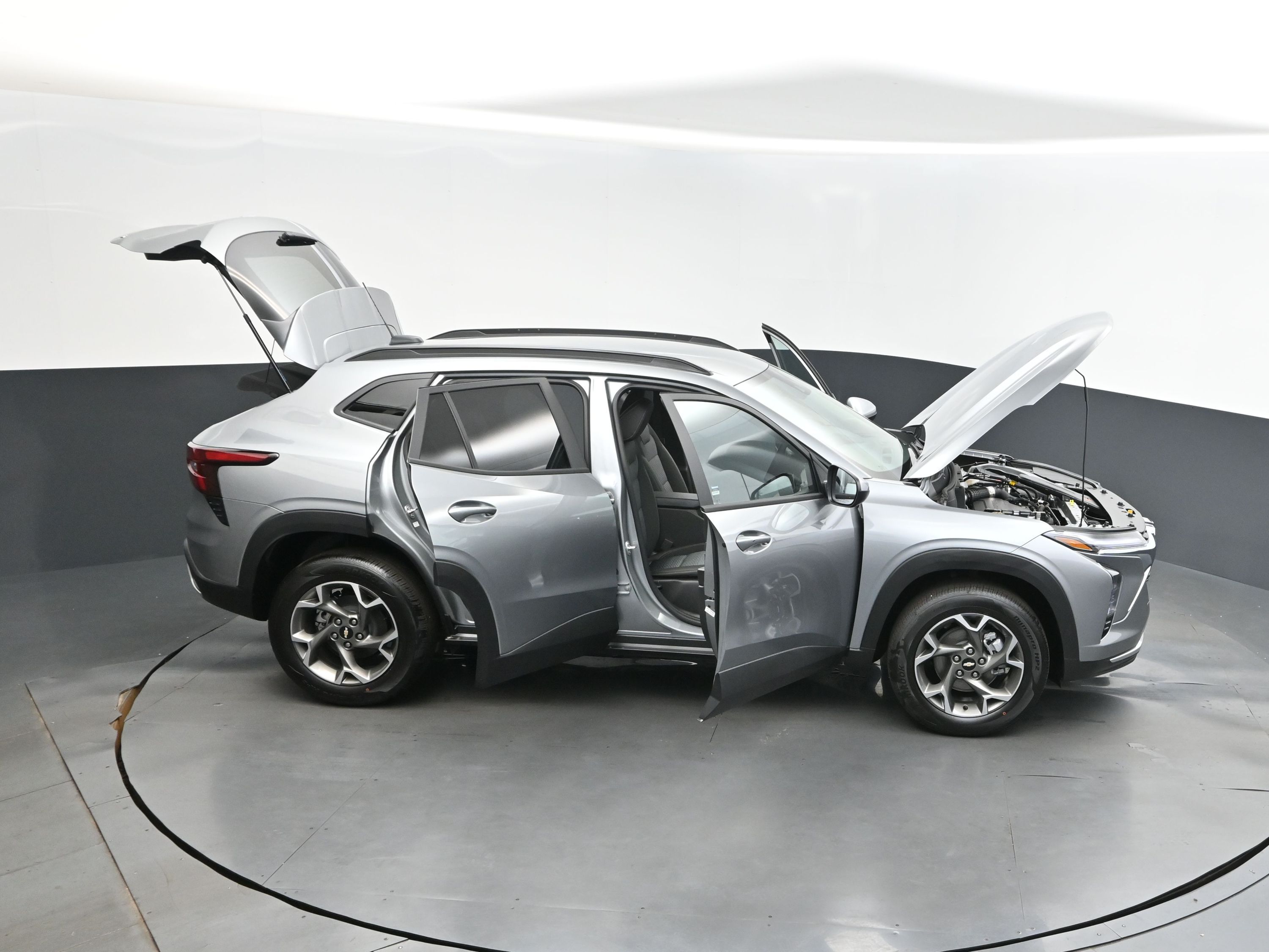 2025 Sterling Gray Metallic Chevrolet Trax LT FWD SUV