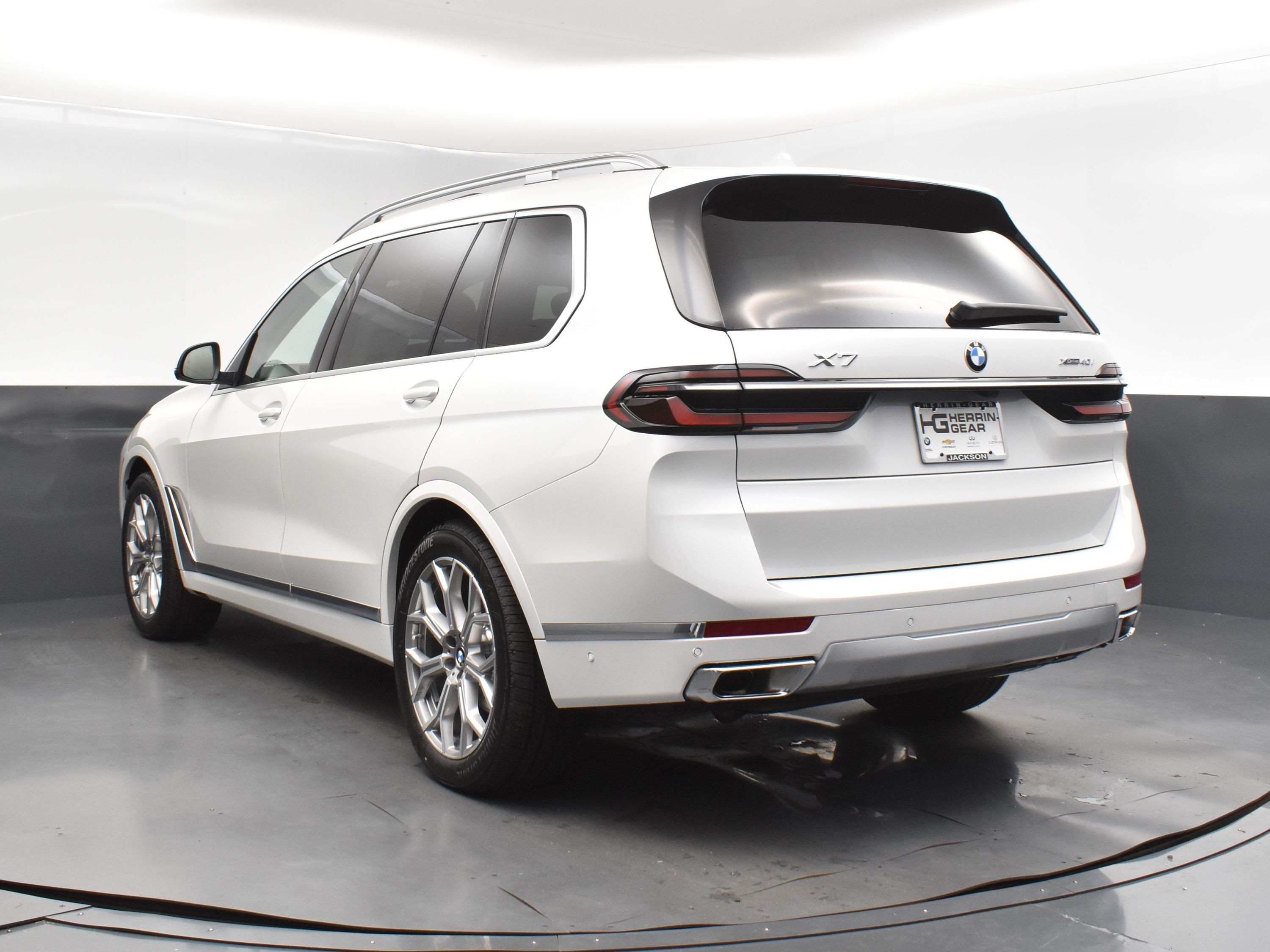 2026 Mineral White Metallic BMW X7 xDrive40i AWD SUV