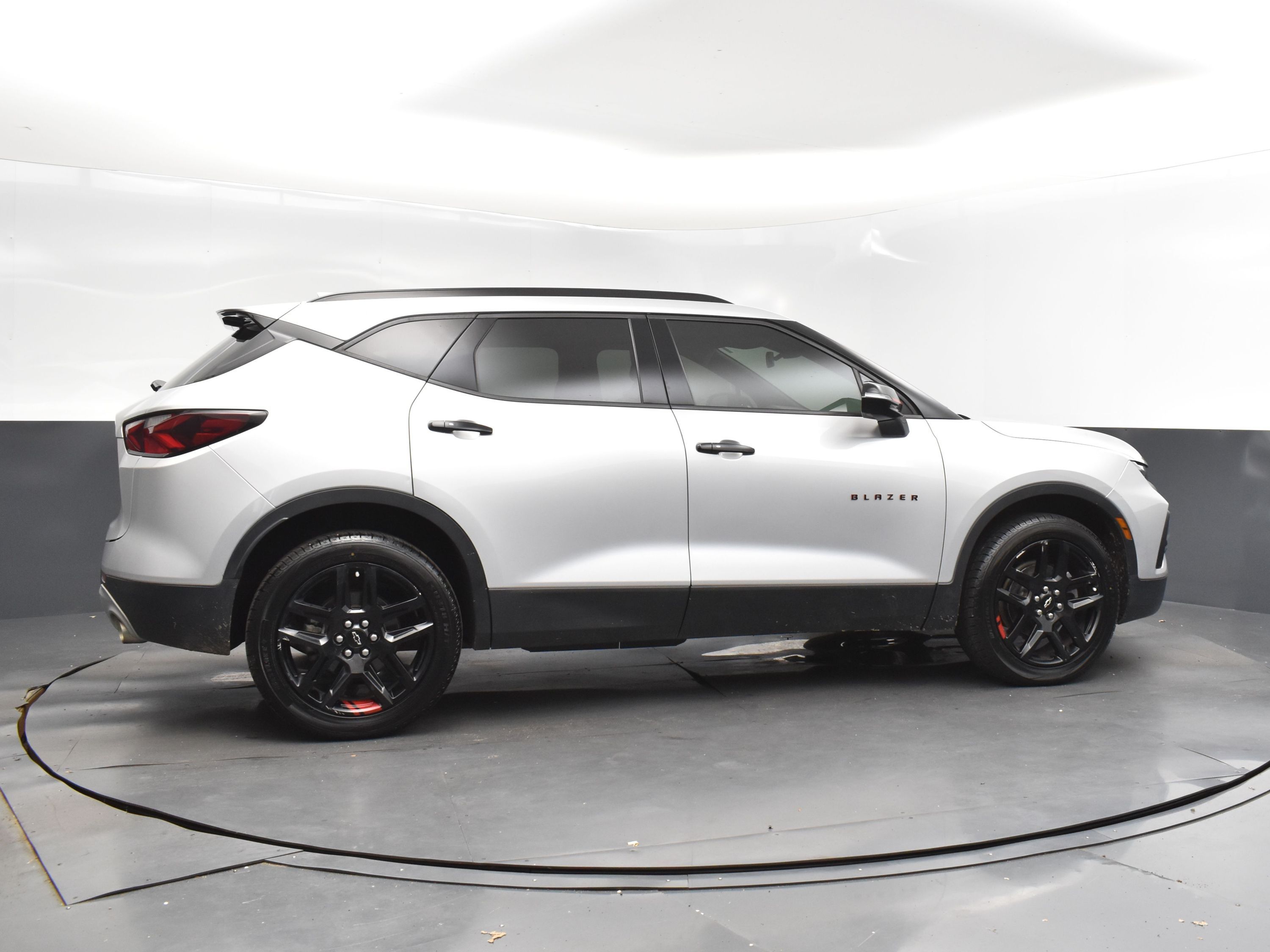 2020 Silver Ice Metallic Chevrolet Blazer LT FWD SUV