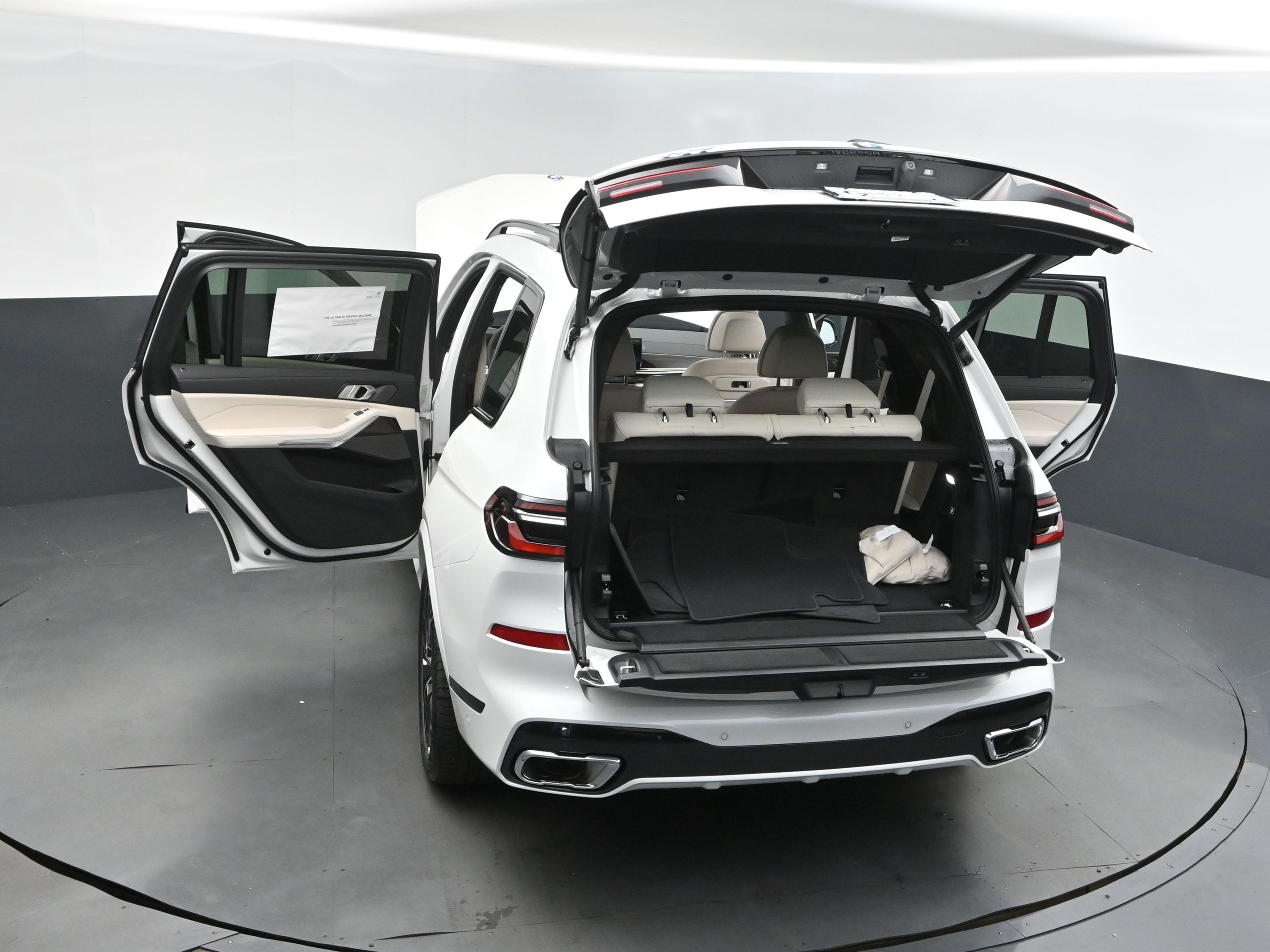 2026 Mineral White Metallic BMW X7 xDrive40i AWD SUV