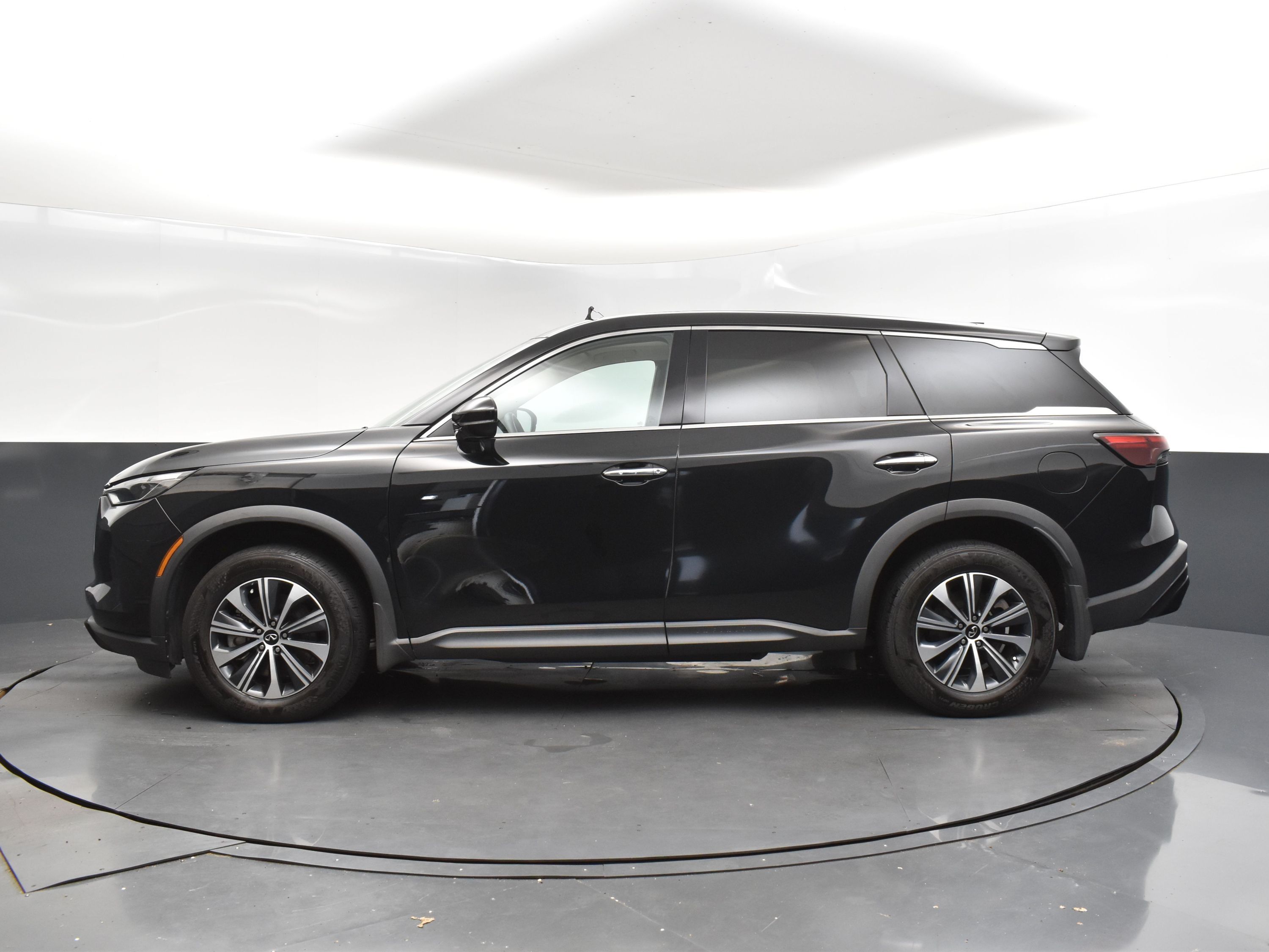 2023 Mineral Black INFINITI QX60 PURE FWD SUV