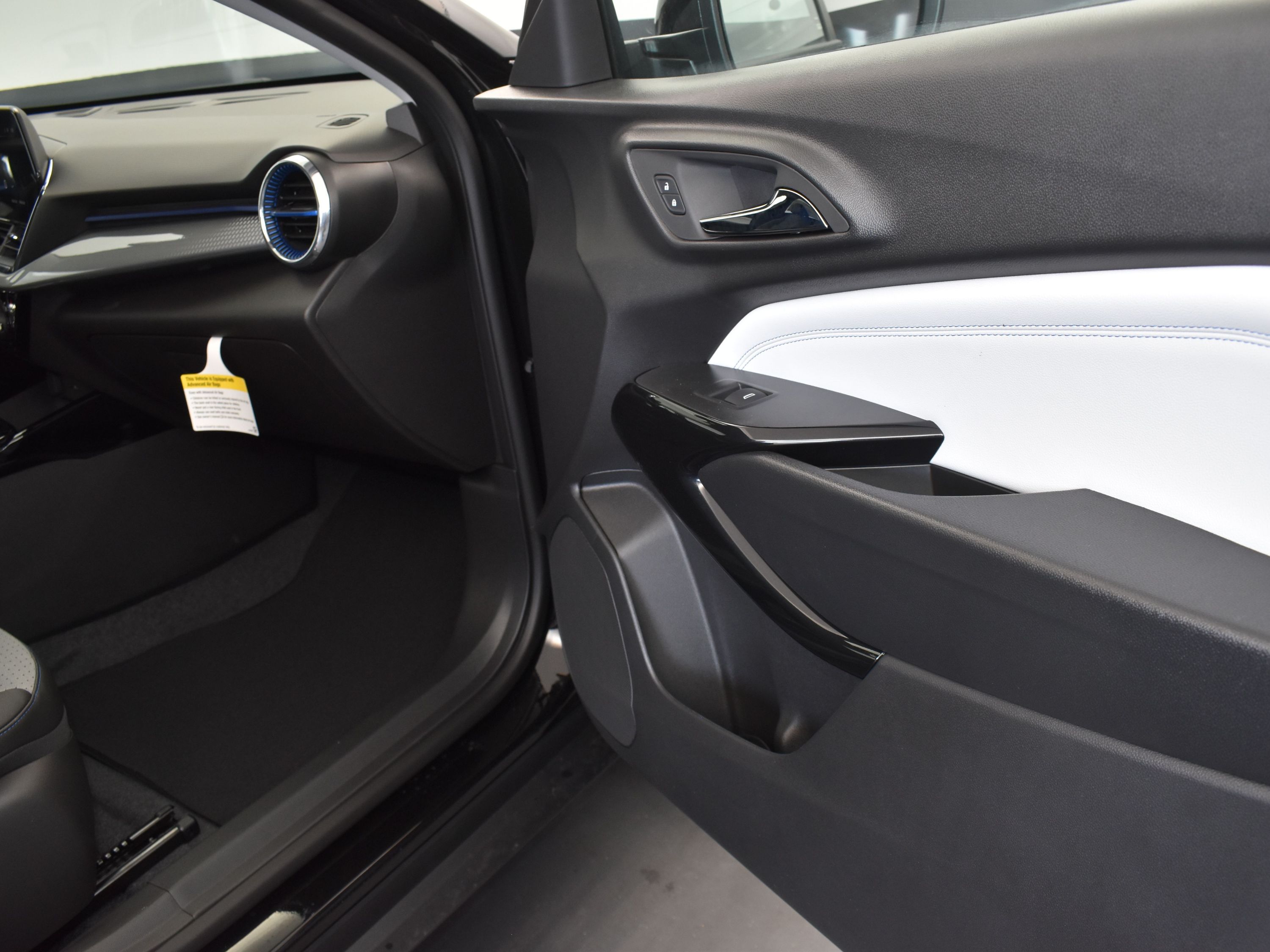 2025 Mosaic Black Metallic Chevrolet Trax LT FWD SUV