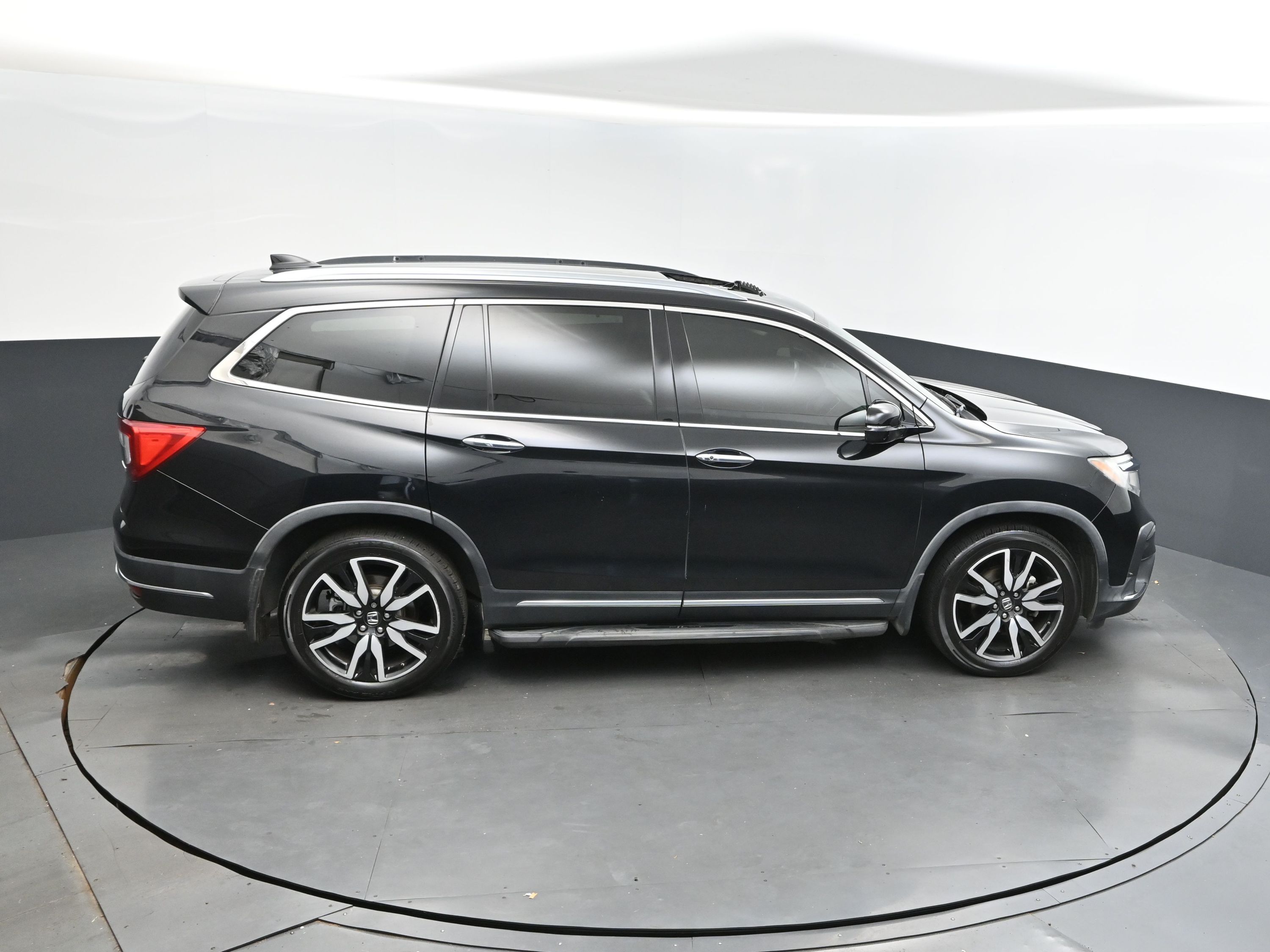 2019 Black Honda Pilot Touring FWD SUV