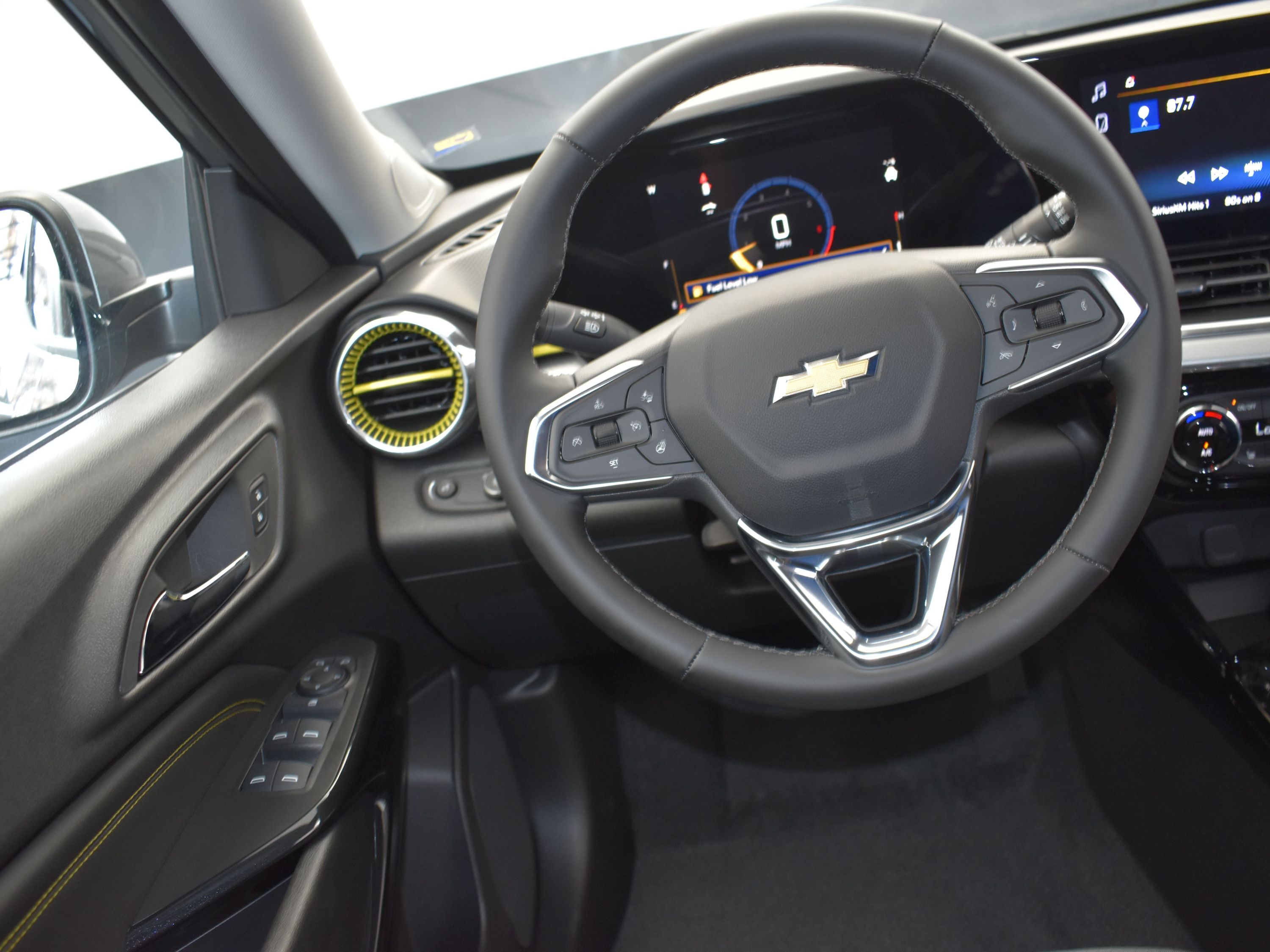 2025 Sterling Gray Metallic Chevrolet Trax LT FWD SUV
