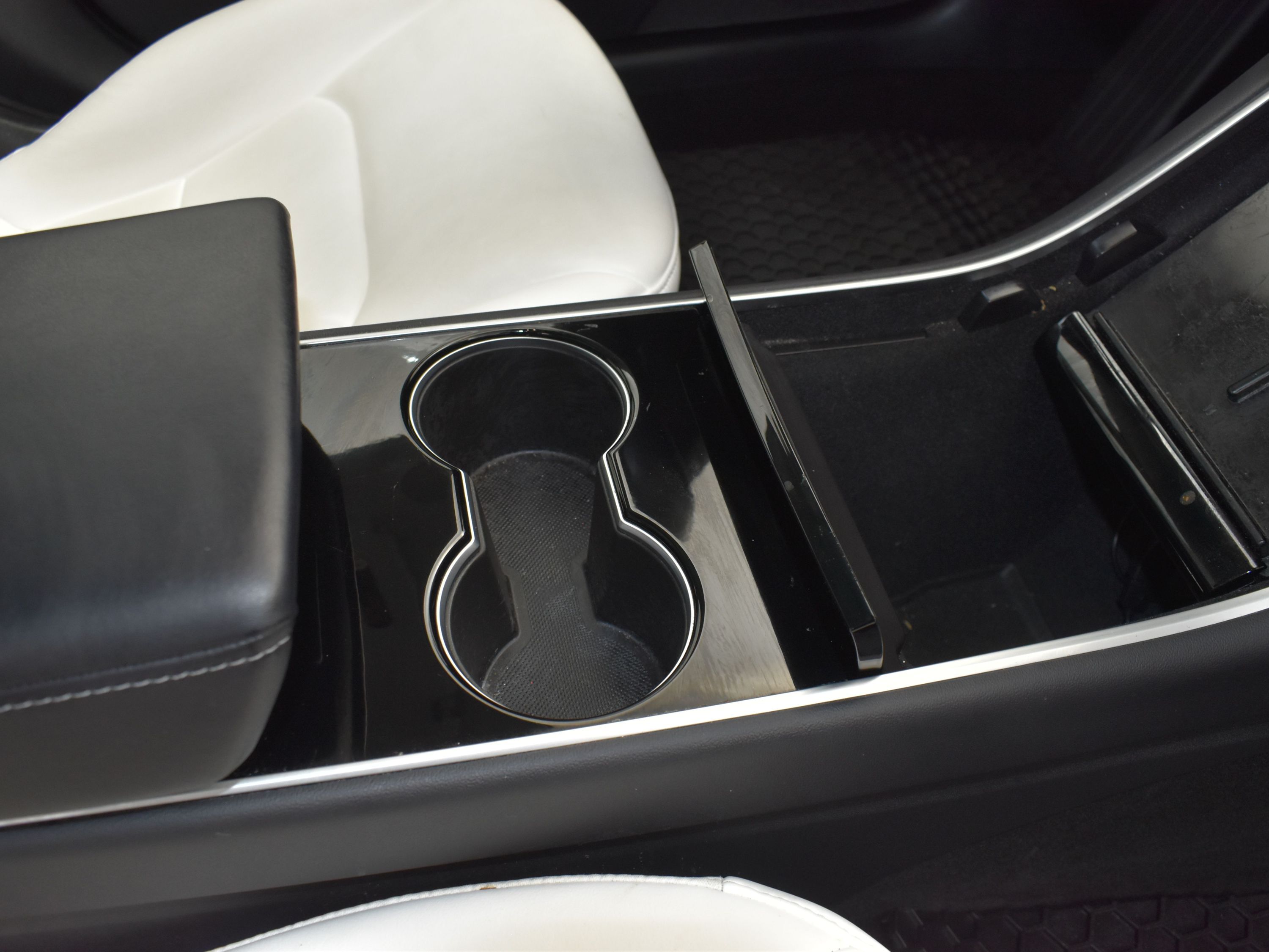 2019 Pearl White Multi-Coat Tesla Model 3 RWD Sedan