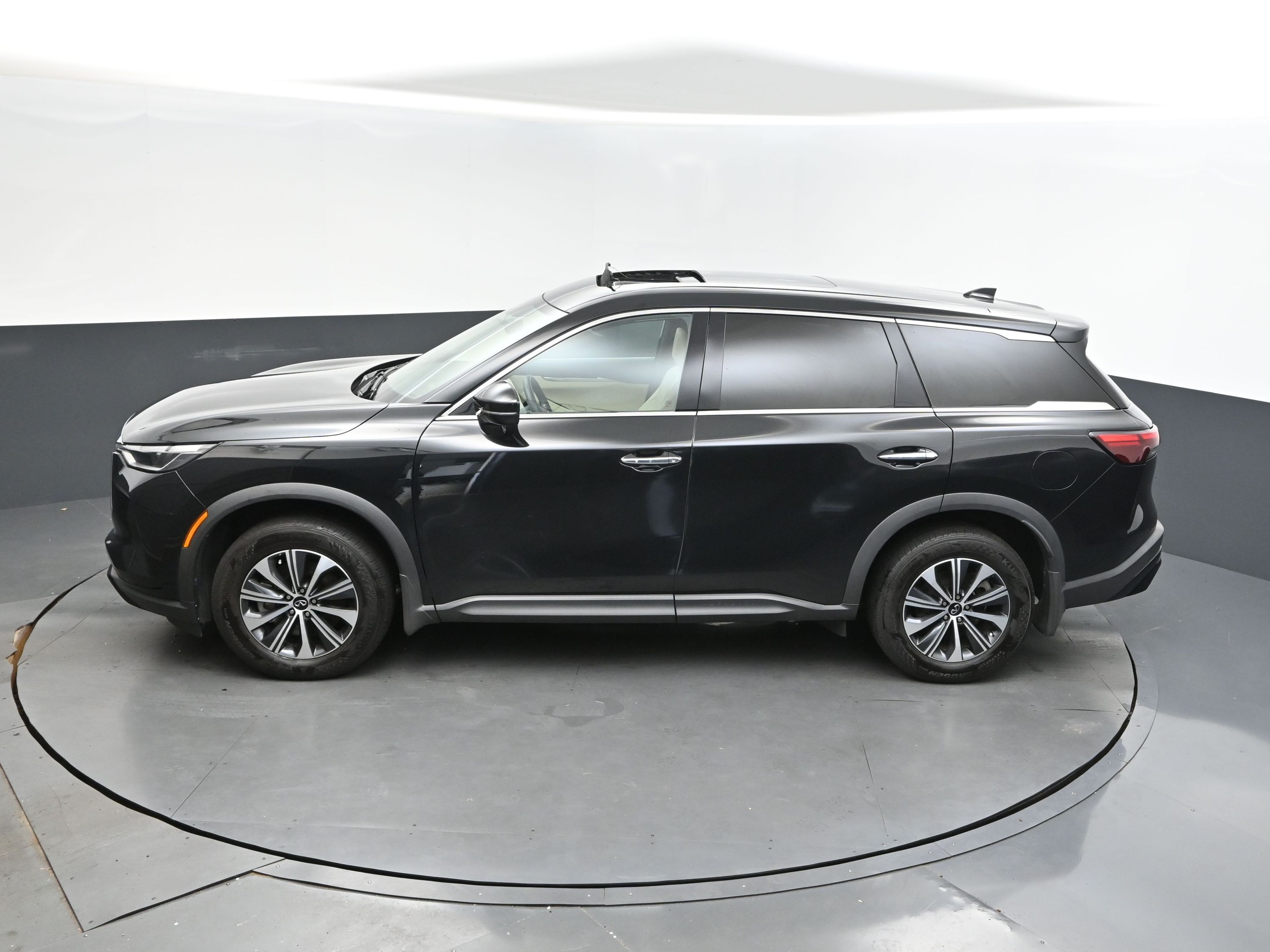 2023 Mineral Black INFINITI QX60 PURE FWD SUV