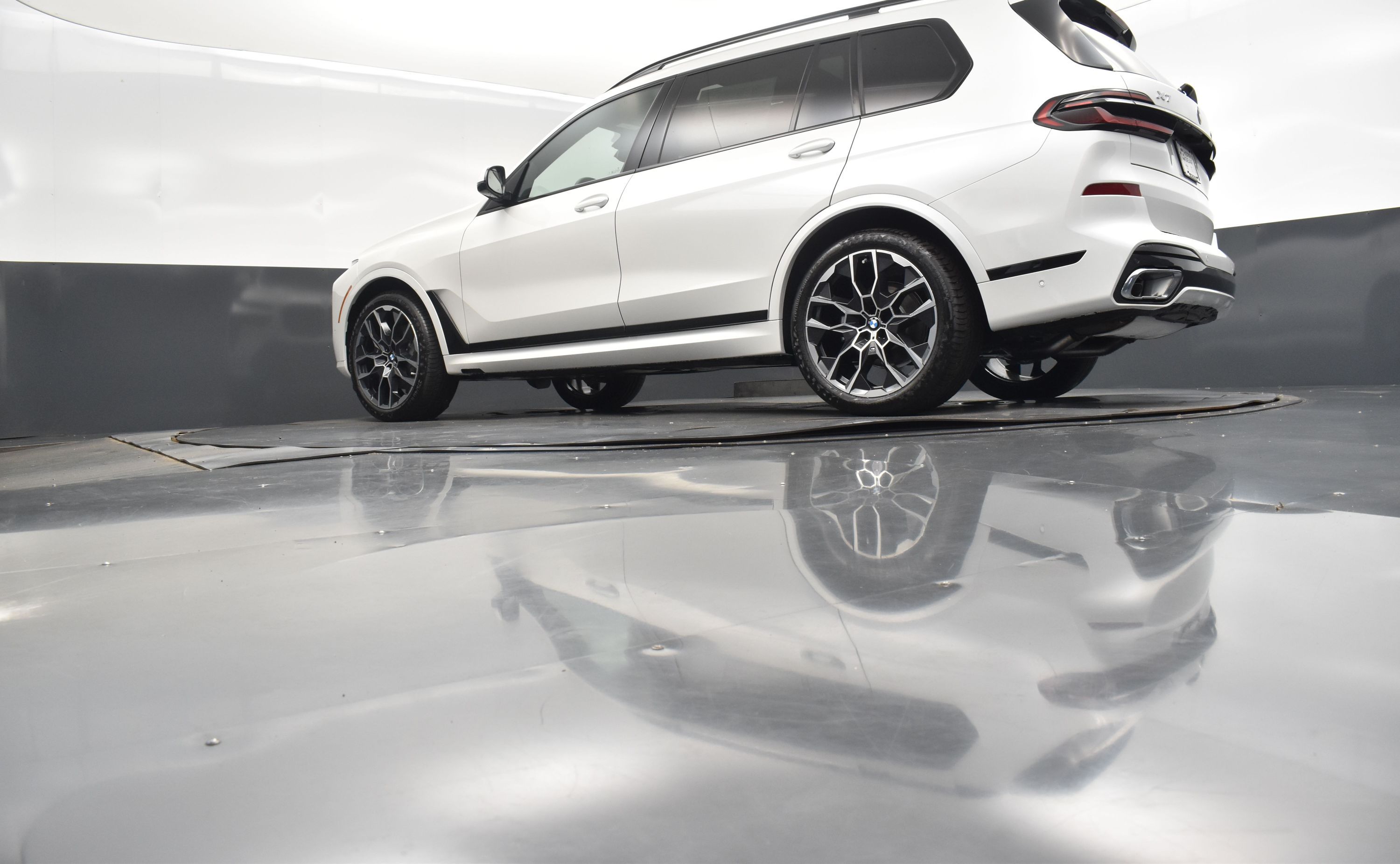 2026 Mineral White Metallic BMW X7 xDrive40i AWD SUV