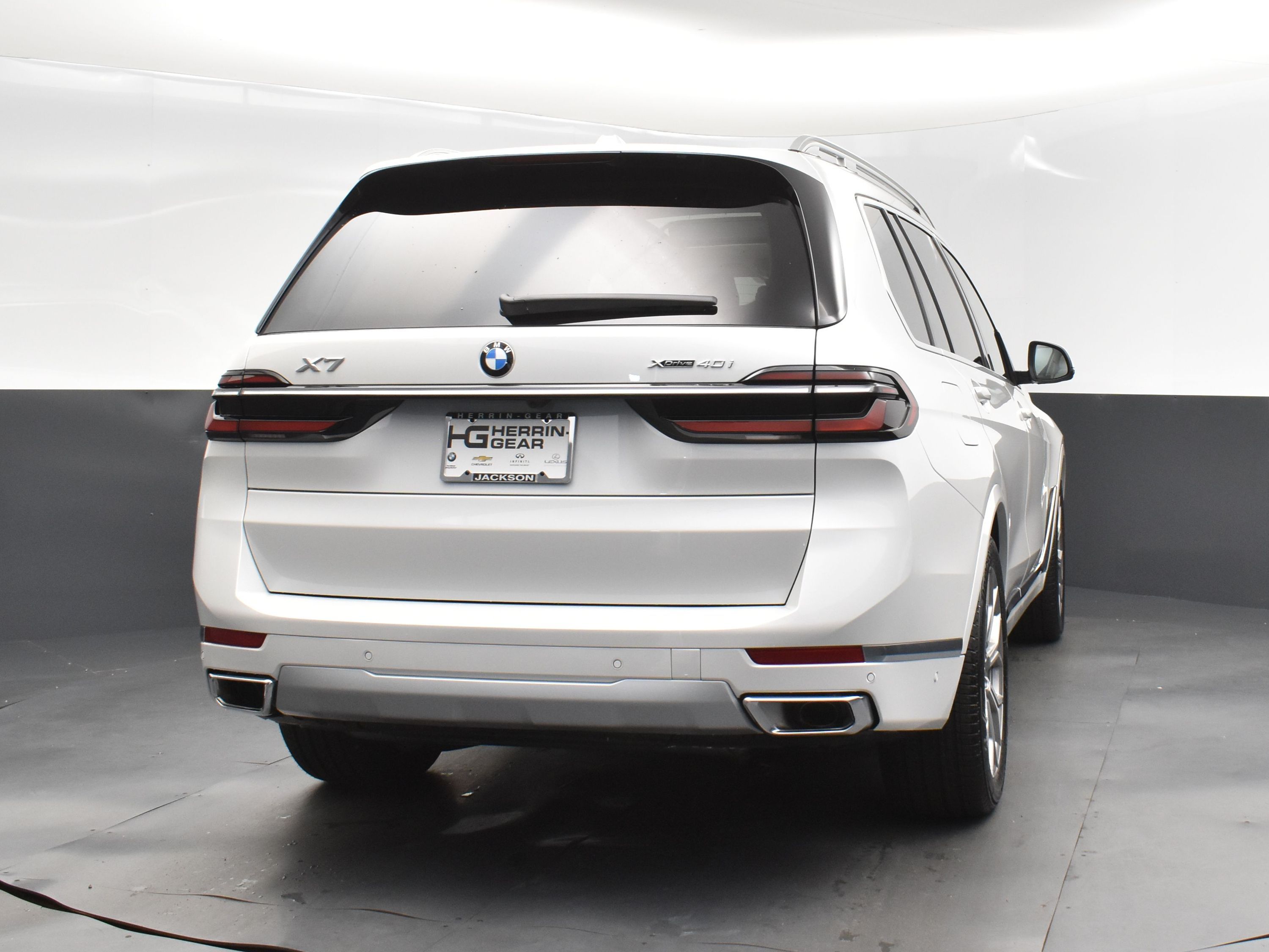 2026 Mineral White Metallic BMW X7 xDrive40i AWD SUV
