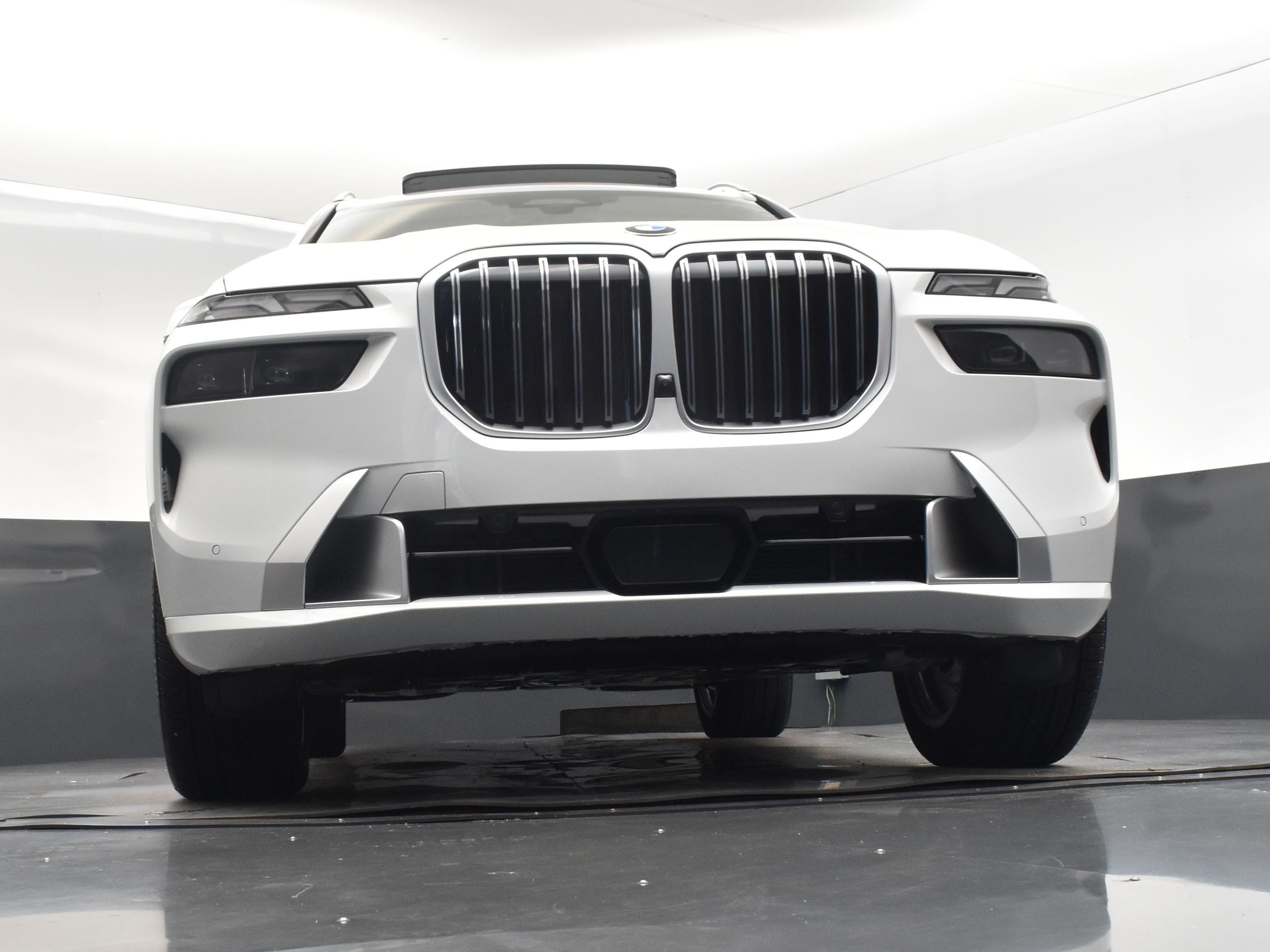 2026 Mineral White Metallic BMW X7 xDrive40i AWD SUV