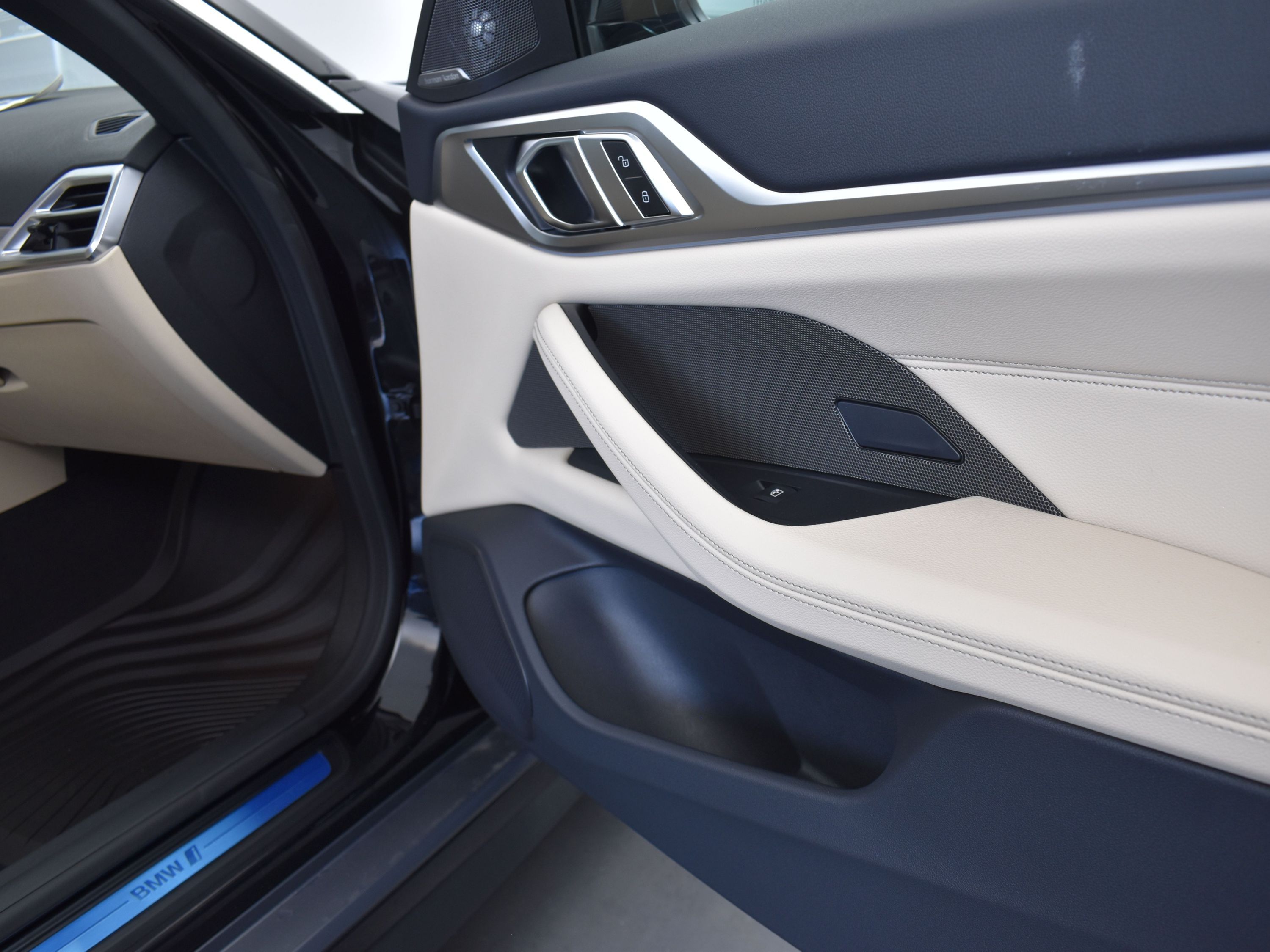 2025 Black Sapphire Metallic BMW i4 eDrive40 RWD Hatchback