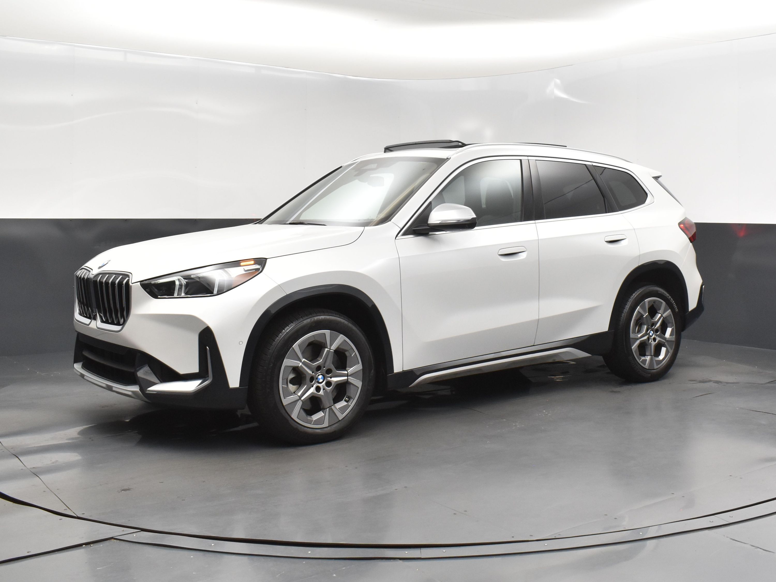 2023 Mineral White Metallic BMW X1 xDrive28i AWD SUV