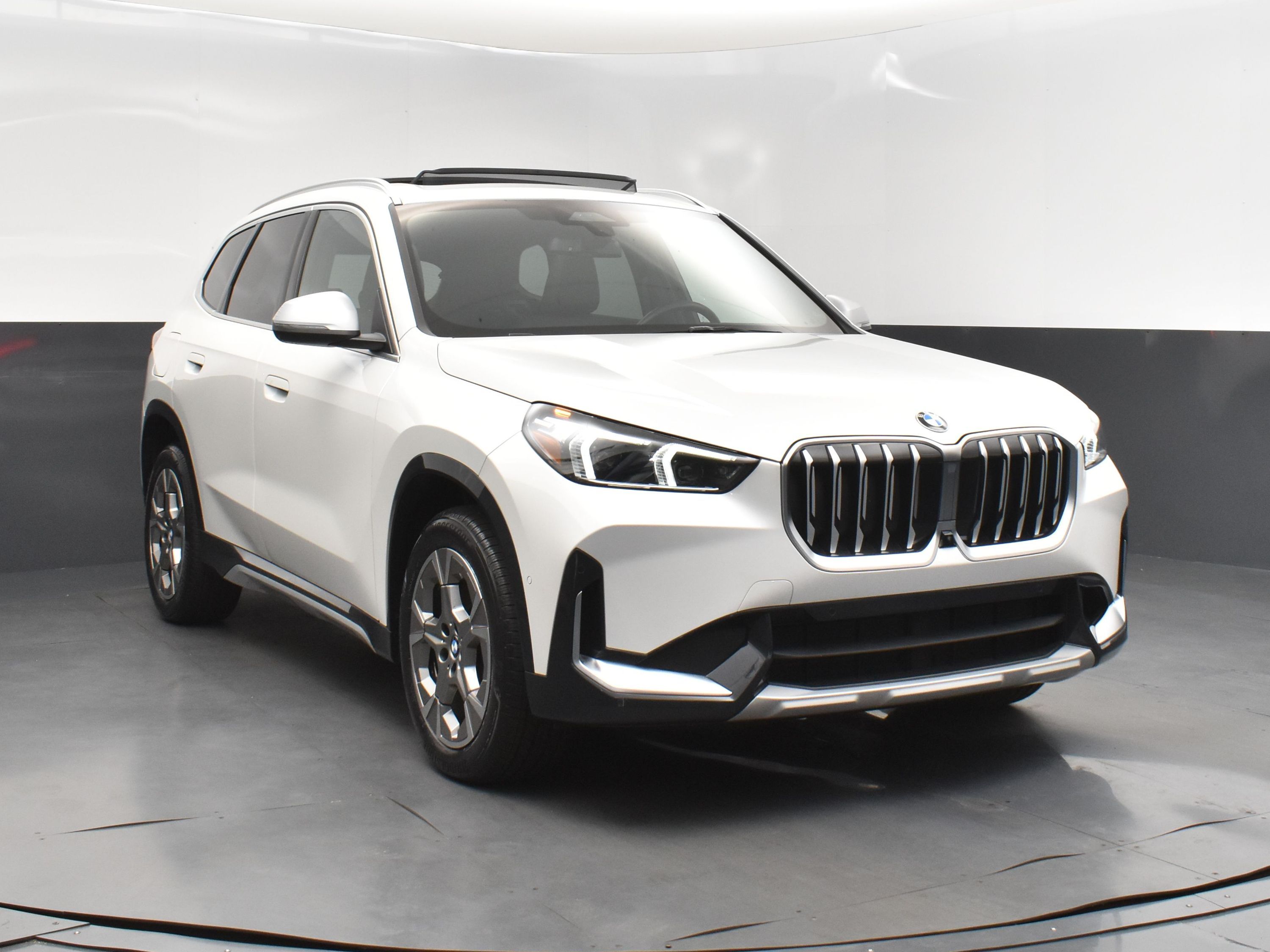 2023 Mineral White Metallic BMW X1 xDrive28i AWD SUV