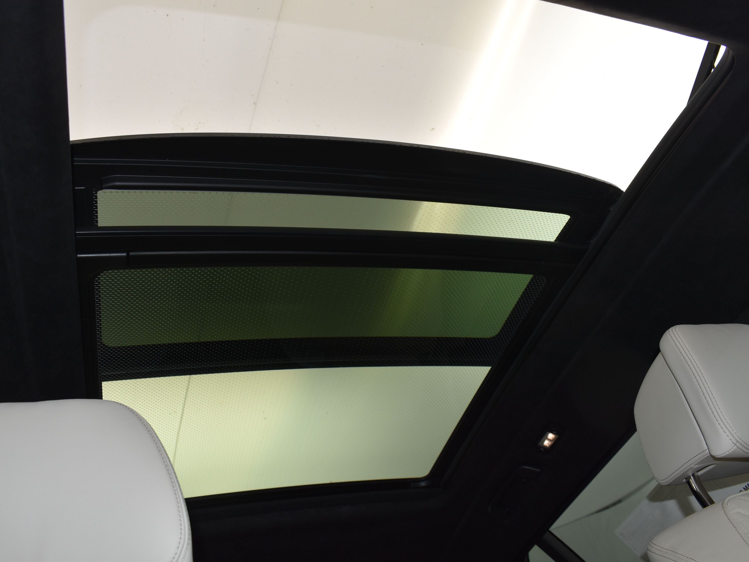 2026 Mineral White Metallic BMW X7 xDrive40i AWD SUV