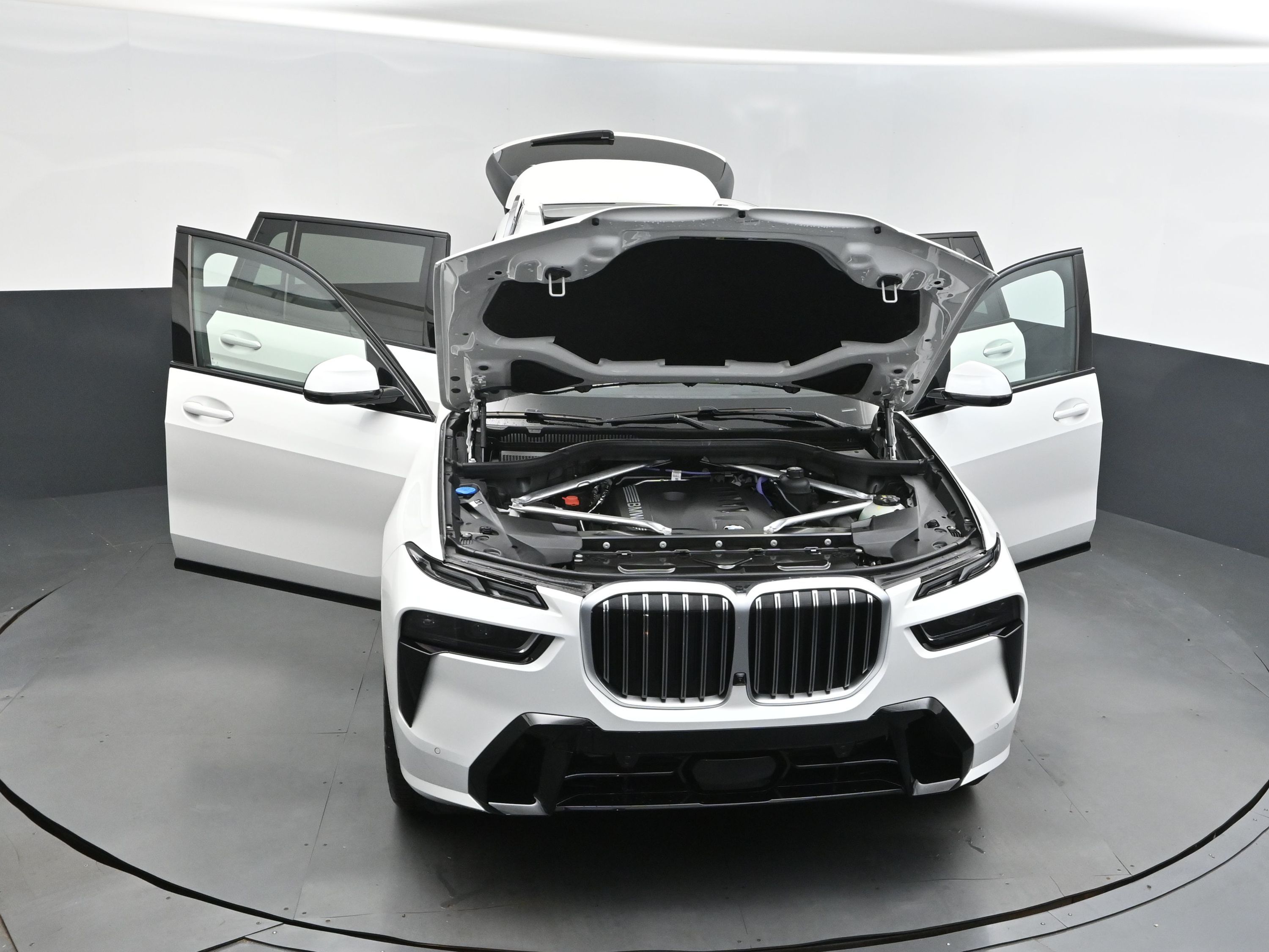 2026 Mineral White Metallic BMW X7 xDrive40i AWD SUV