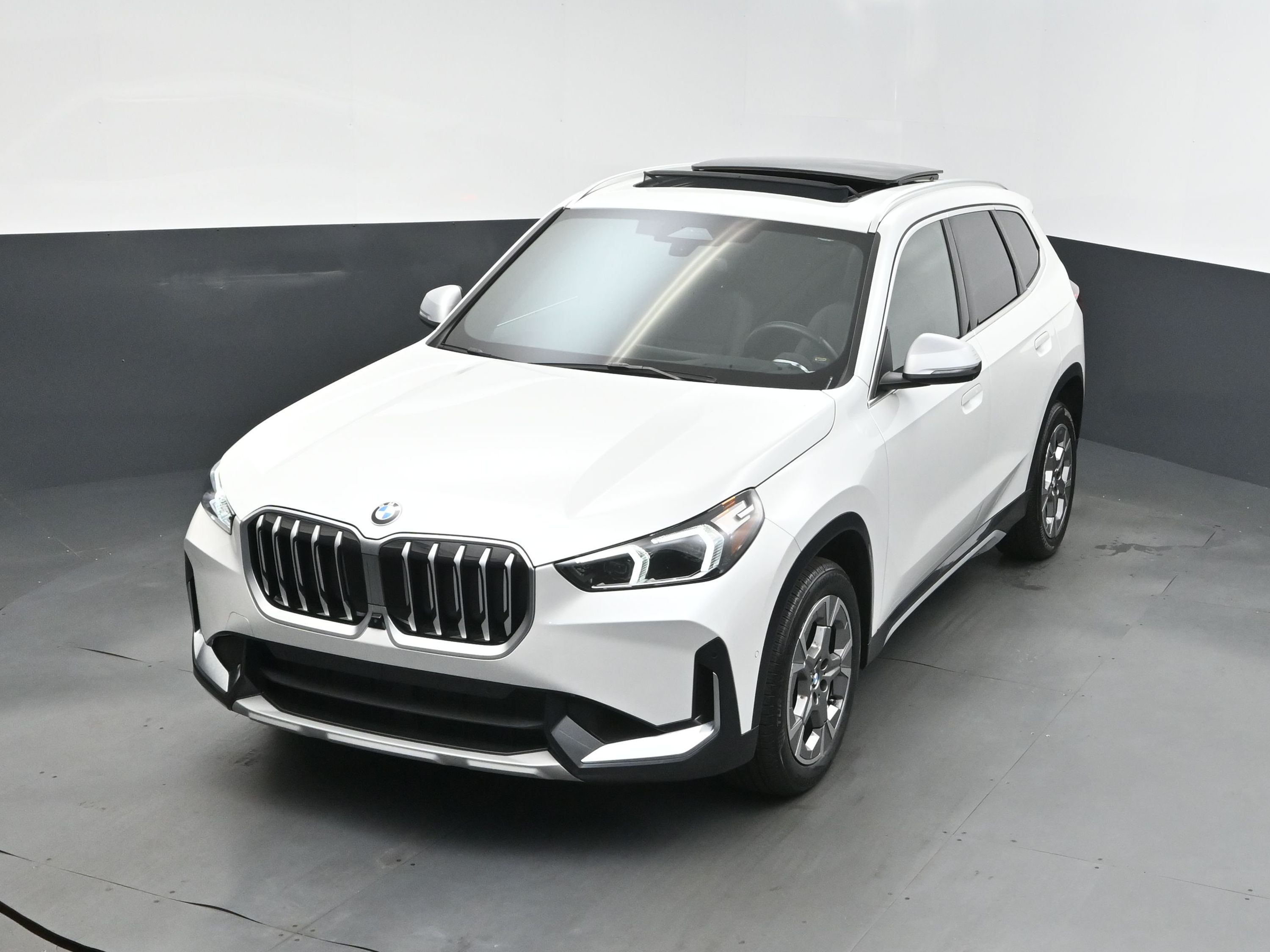 2023 Mineral White Metallic BMW X1 xDrive28i AWD SUV