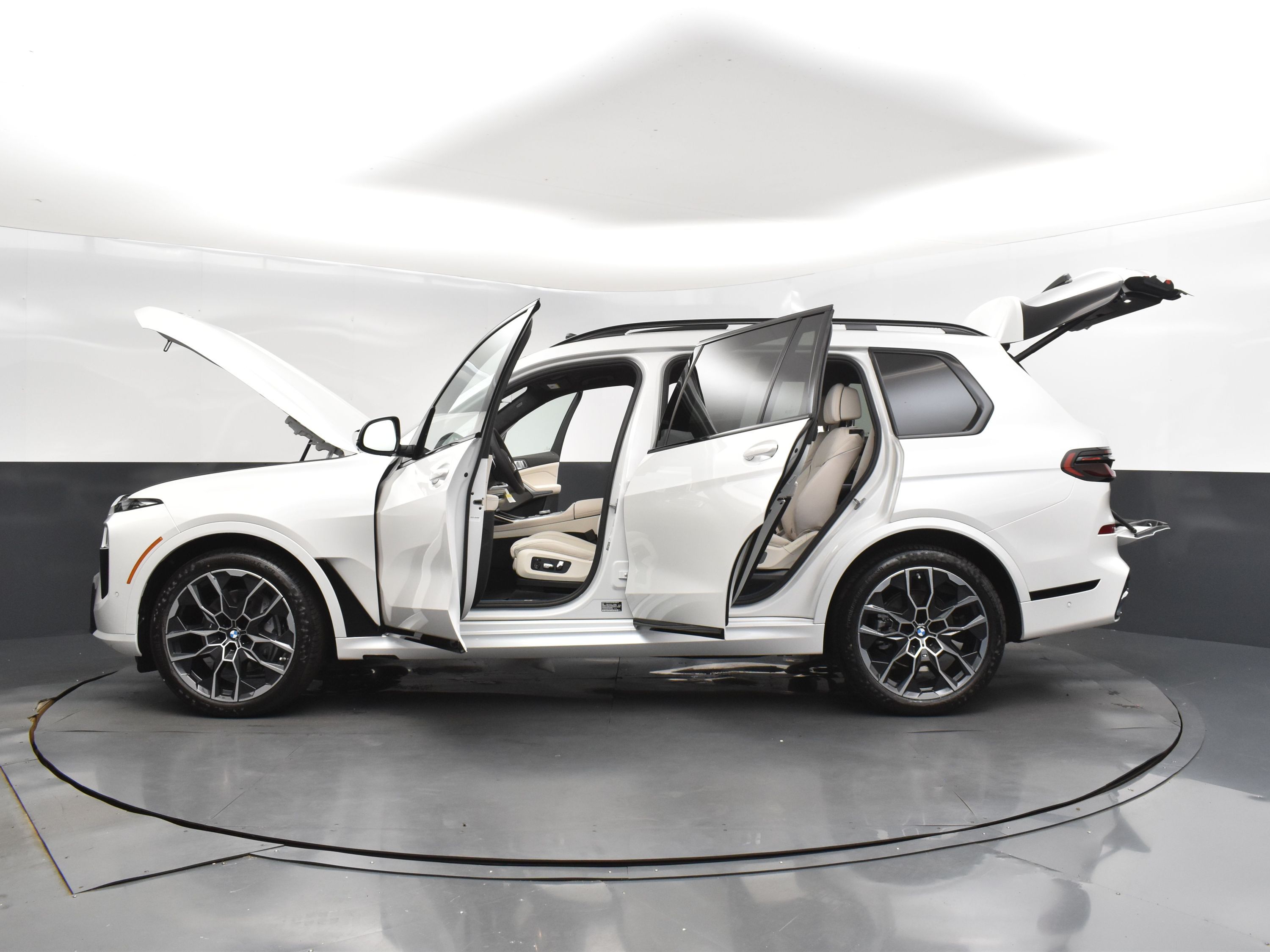 2026 Mineral White Metallic BMW X7 xDrive40i AWD SUV