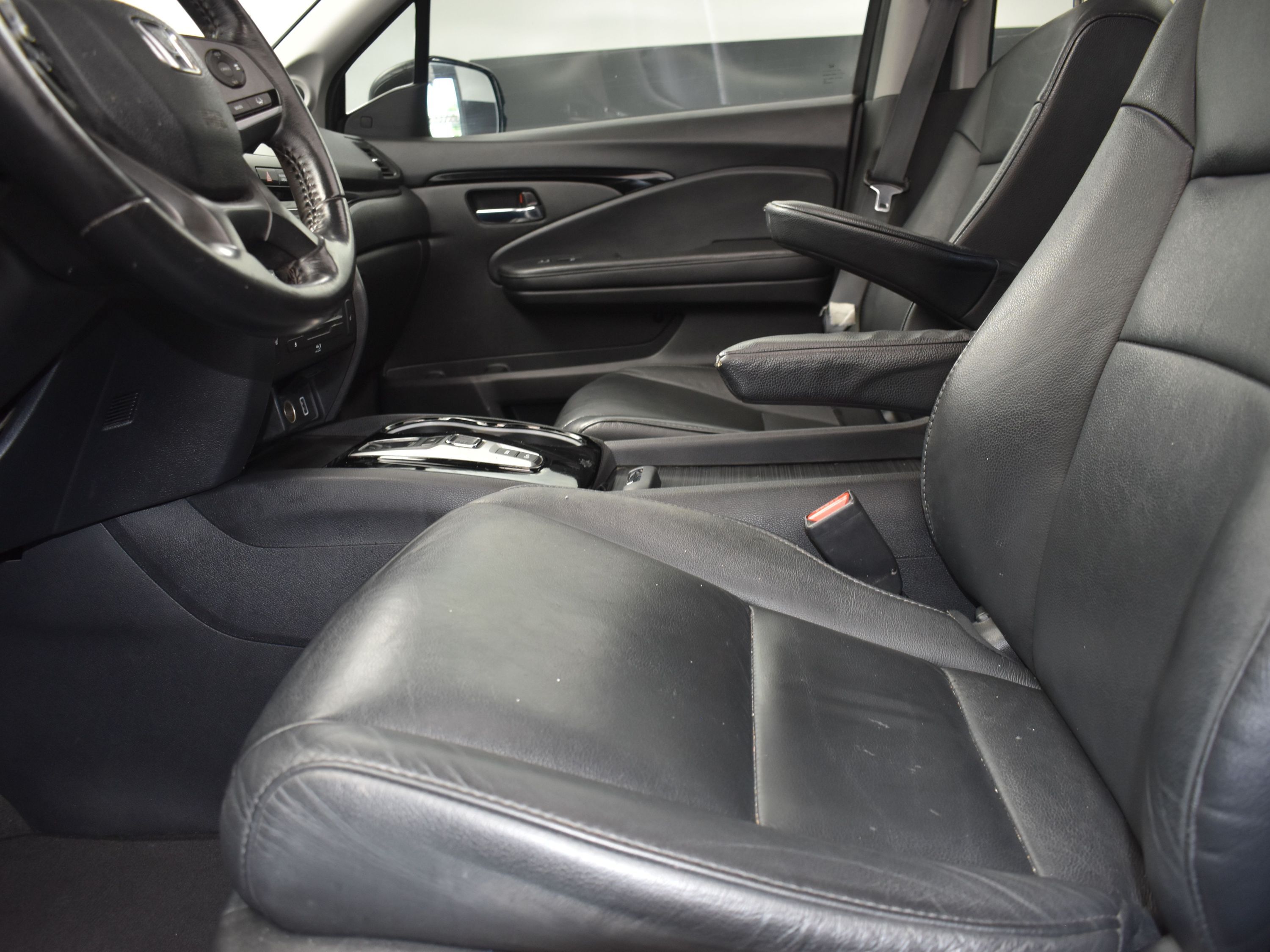 2019 Black Honda Pilot Touring FWD SUV