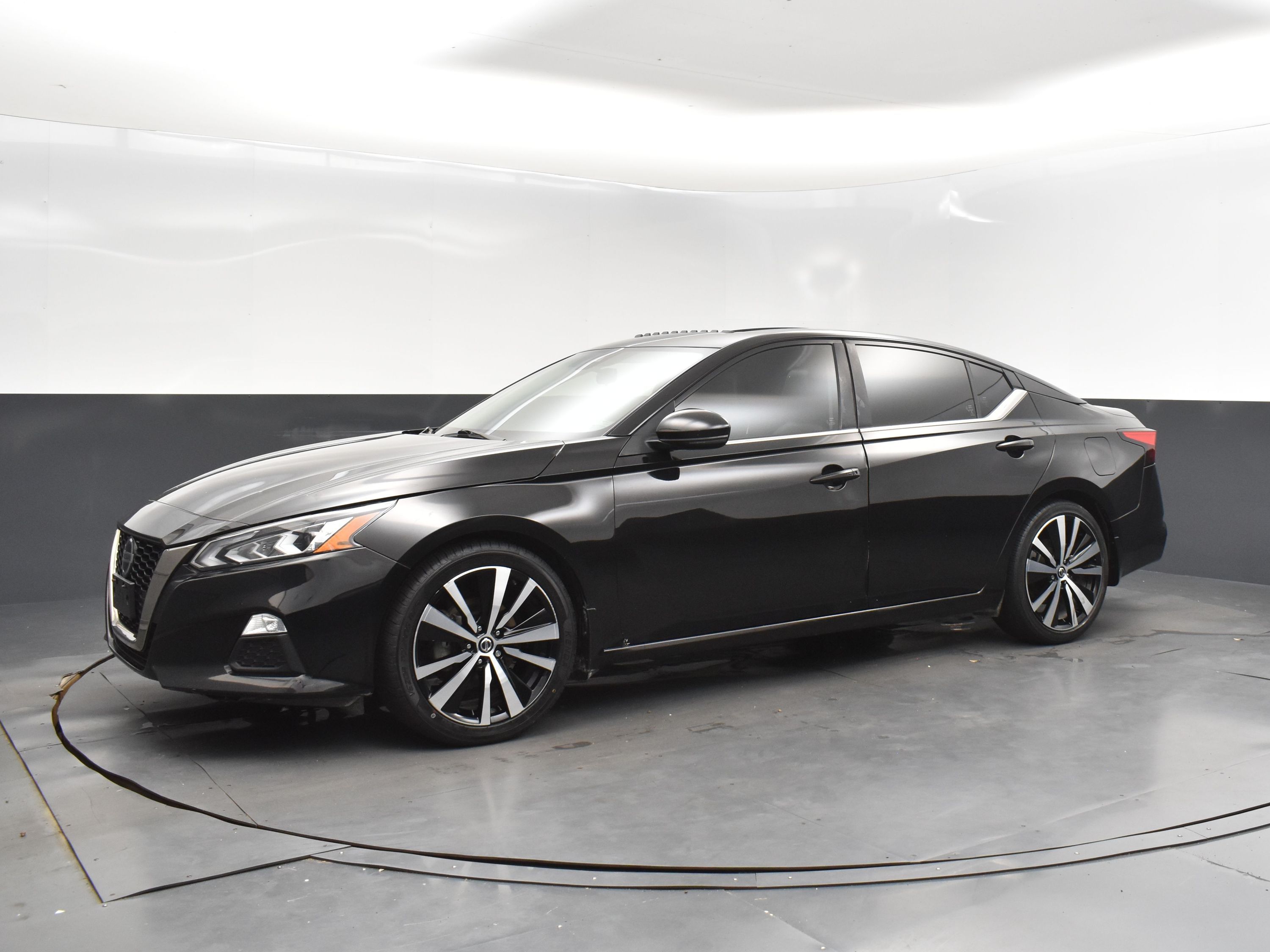 2022 Super Black Nissan Altima 2.0 SR FWD Sedan