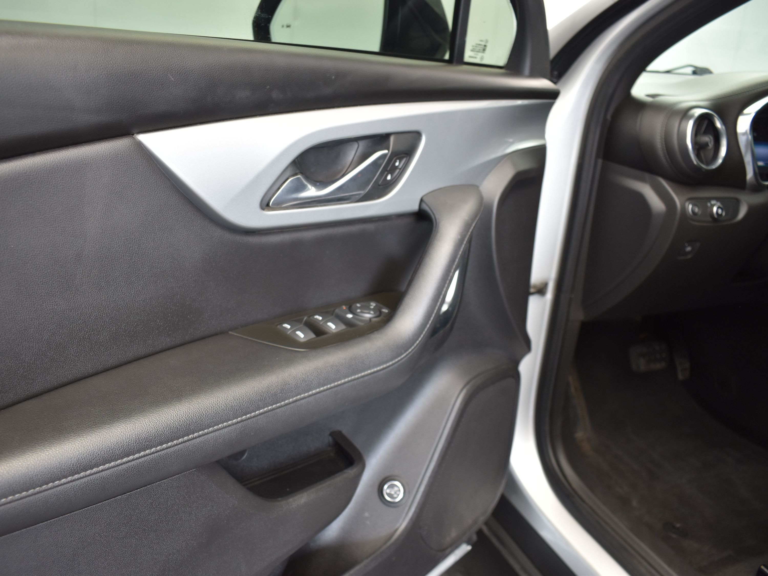 2020 Silver Ice Metallic Chevrolet Blazer LT FWD SUV