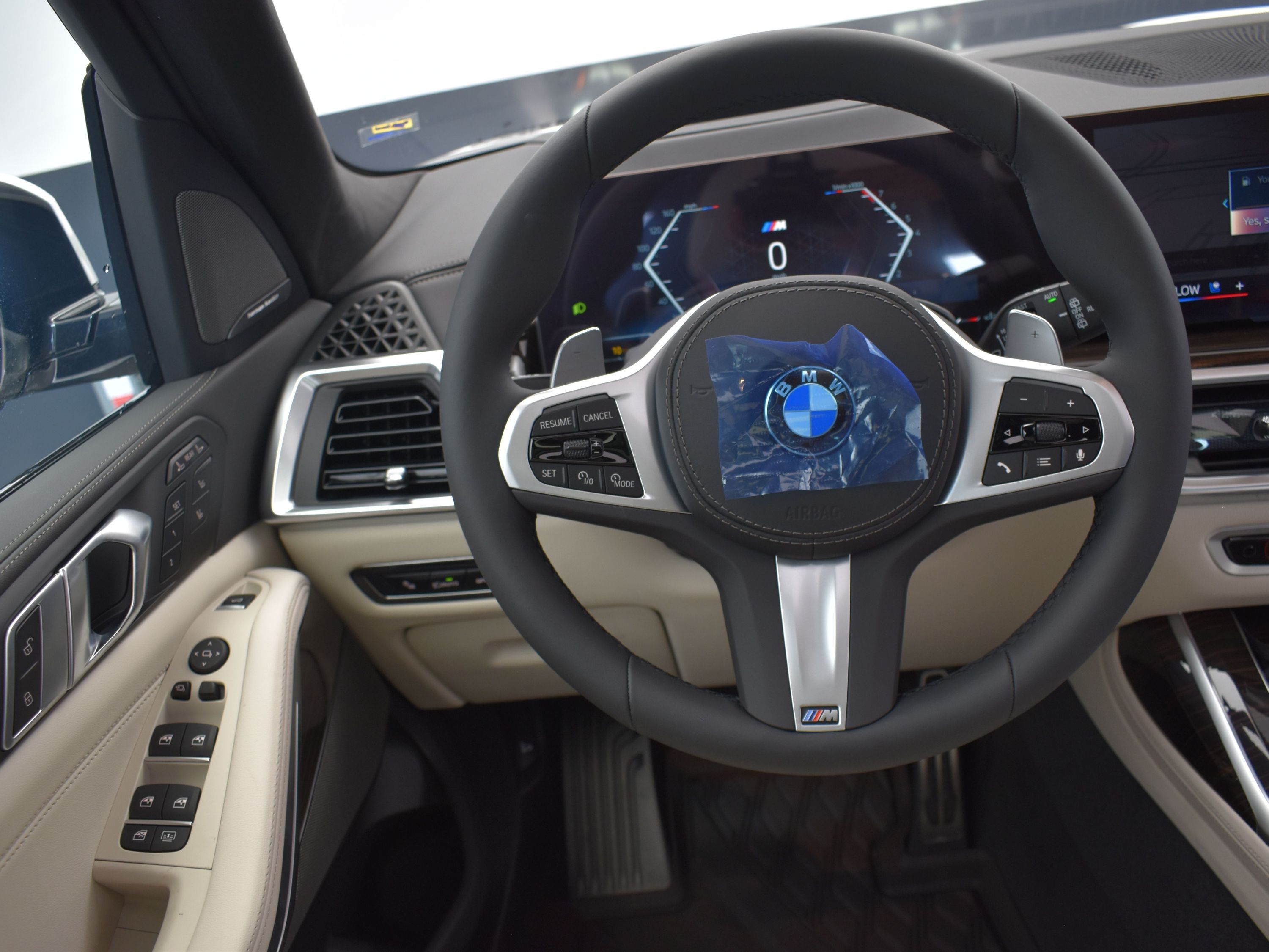 2026 Mineral White Metallic BMW X7 xDrive40i AWD SUV