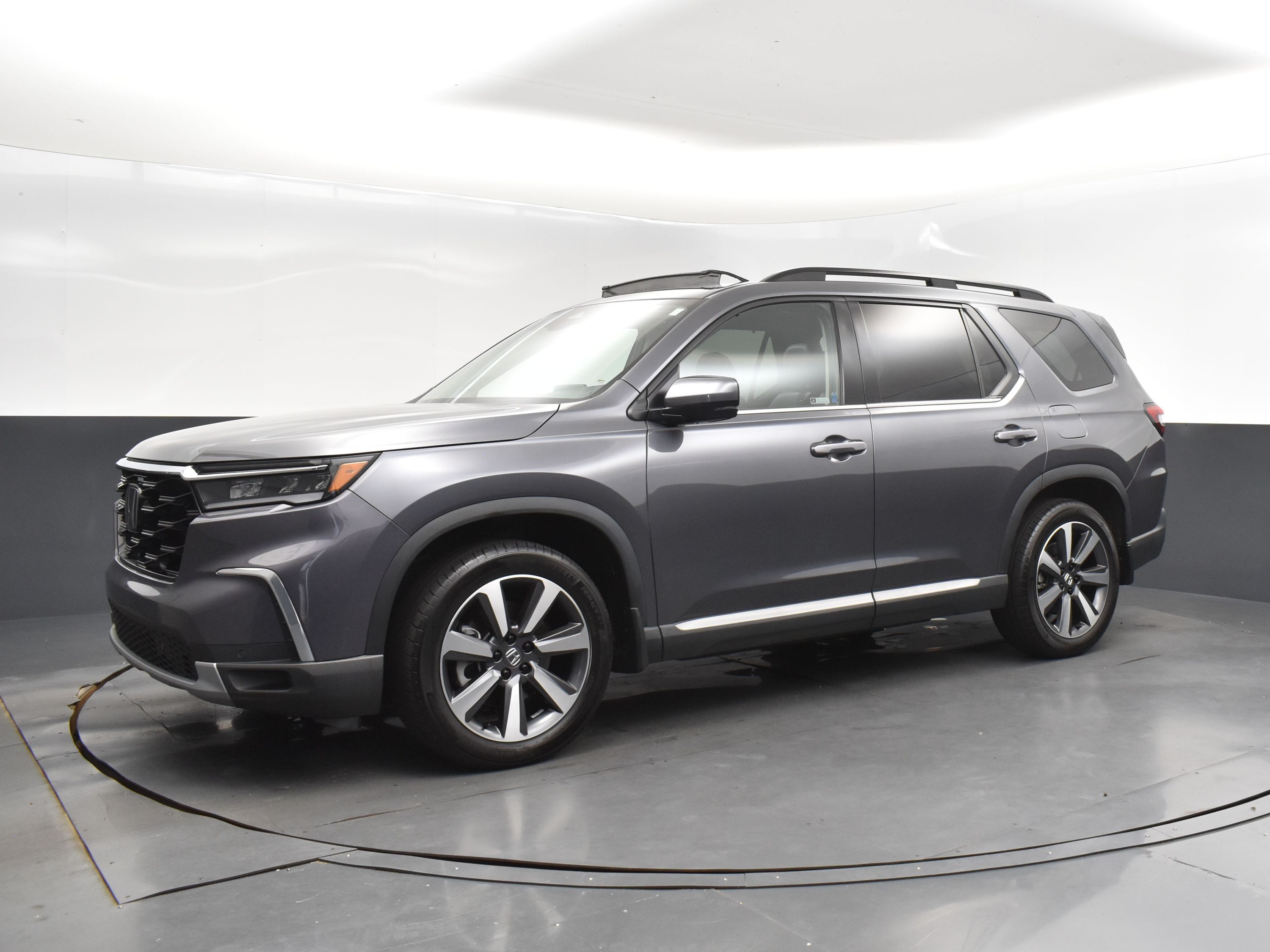2025 Sonic Gray Pearl Honda Pilot Touring FWD SUV