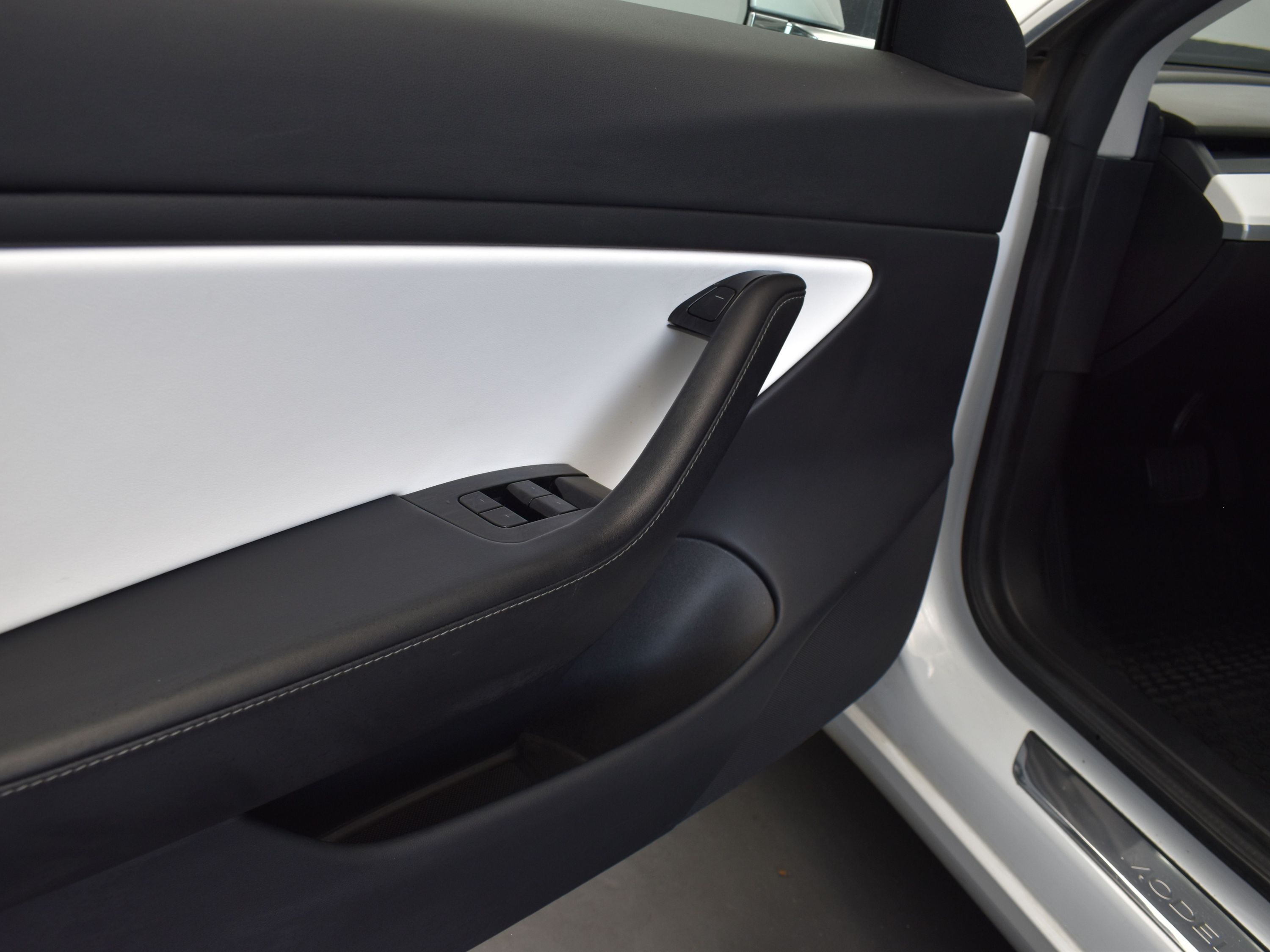 2019 Pearl White Multi-Coat Tesla Model 3 RWD Sedan