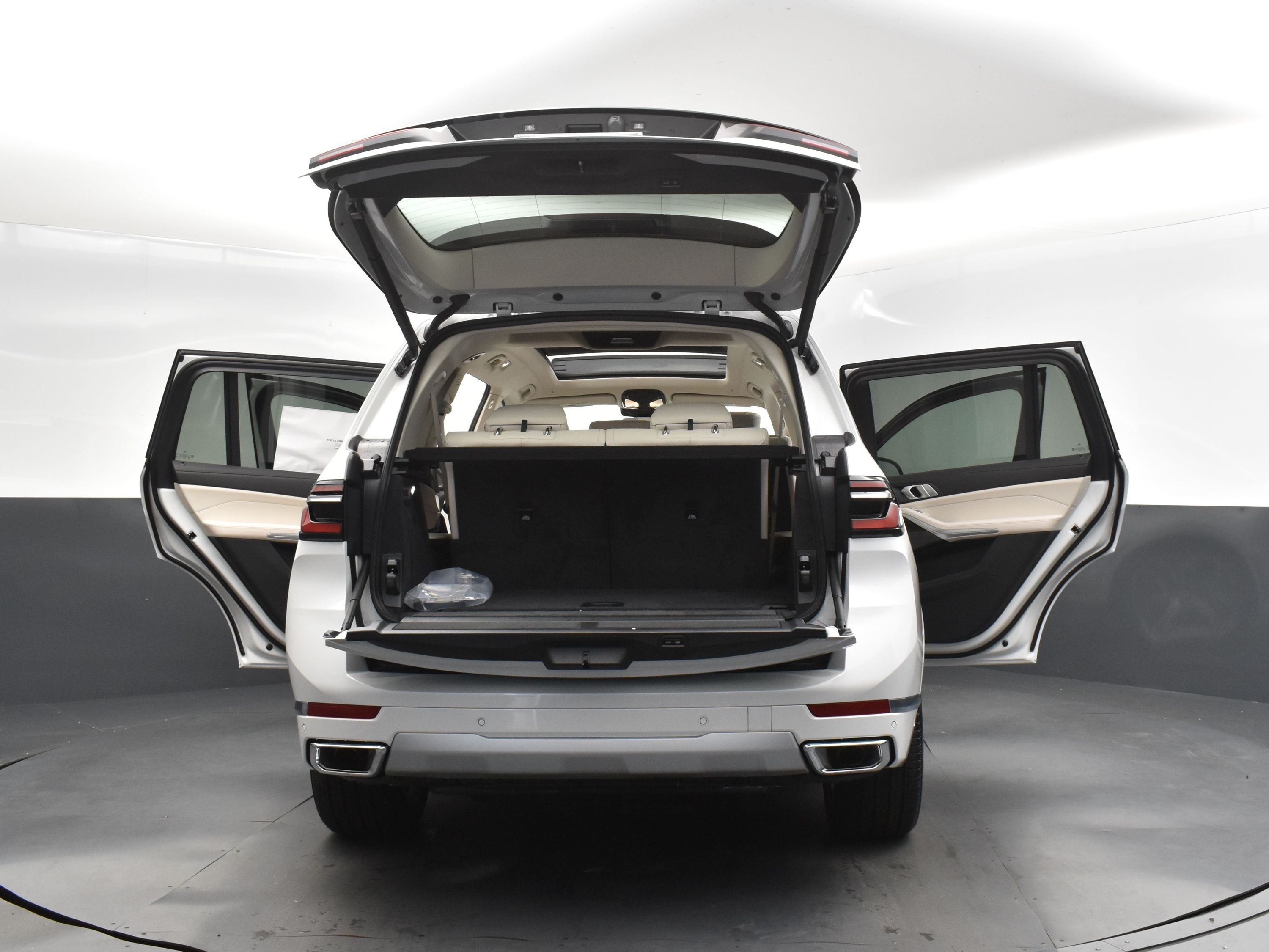2026 Mineral White Metallic BMW X7 xDrive40i AWD SUV