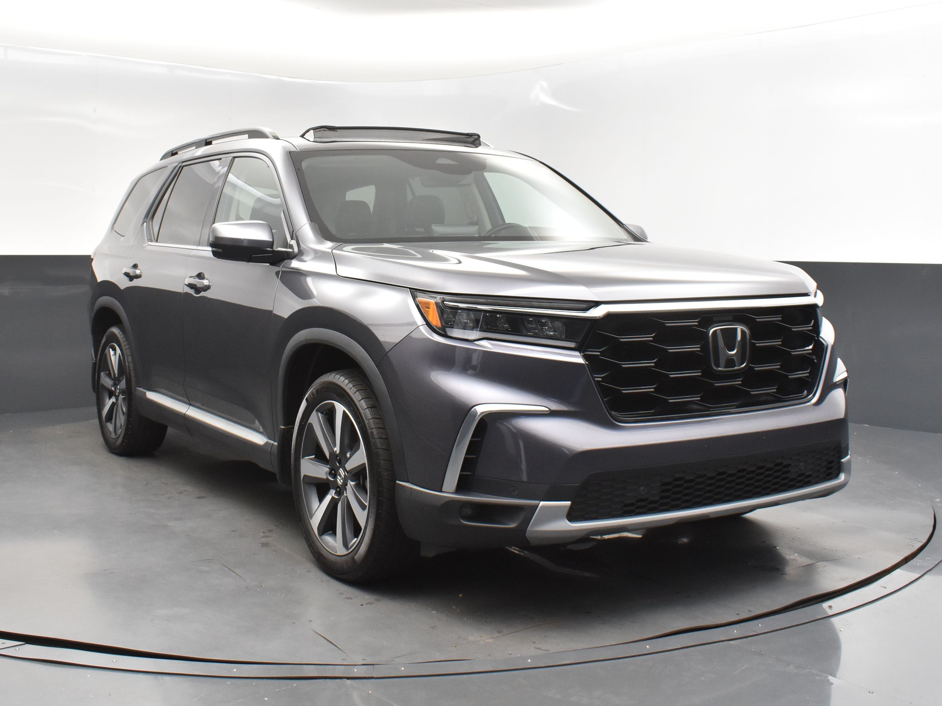 2025 Sonic Gray Pearl Honda Pilot Touring FWD SUV