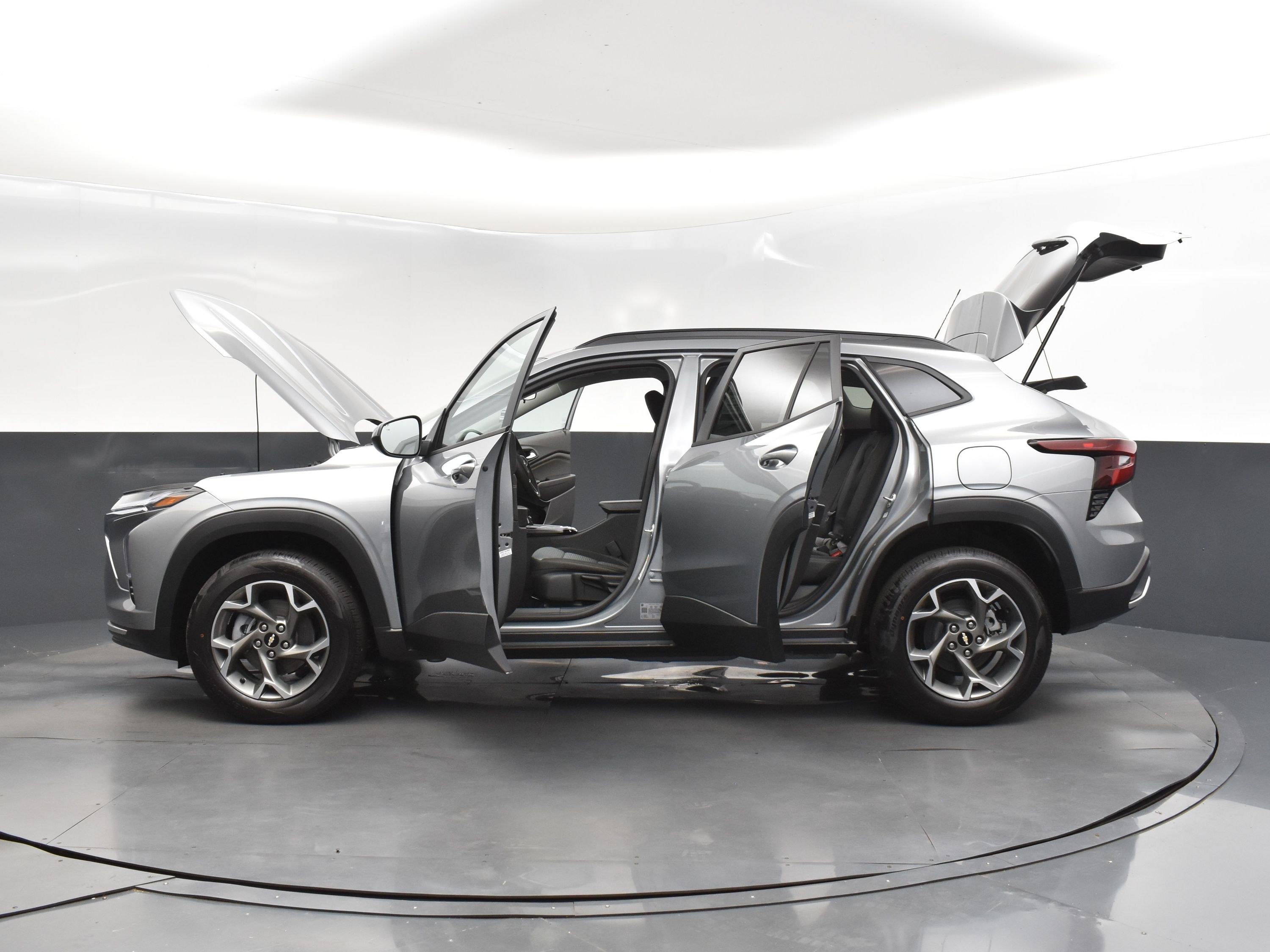 2025 Sterling Gray Metallic Chevrolet Trax LT FWD SUV