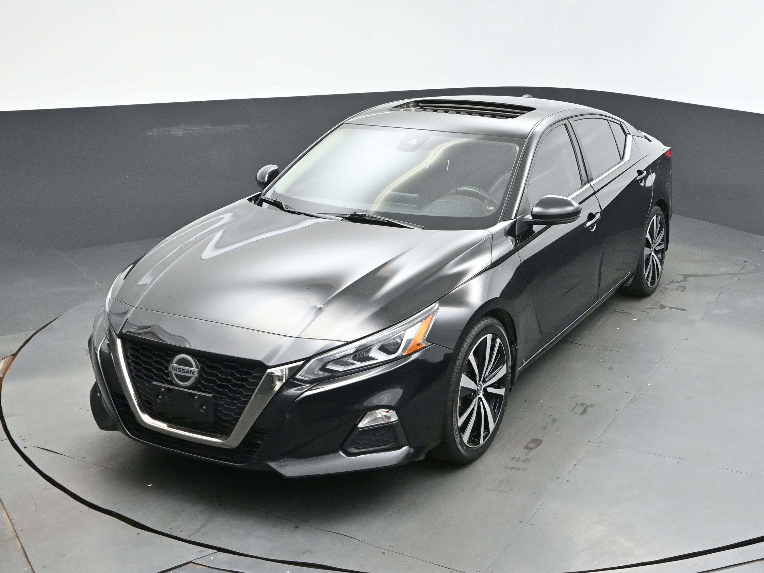 2022 Super Black Nissan Altima 2.0 SR FWD Sedan