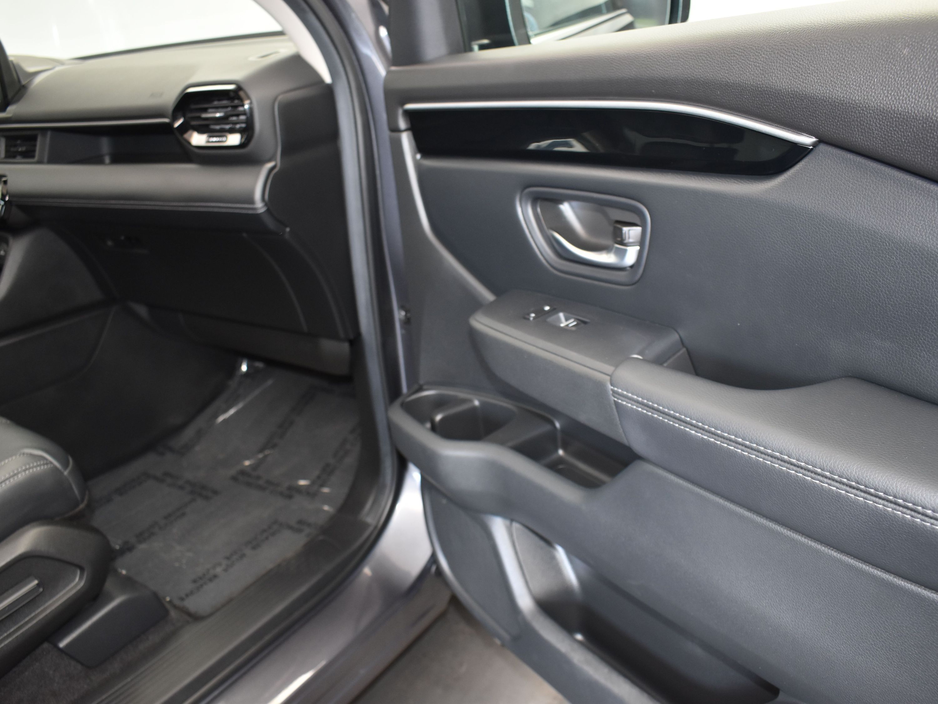 2025 Sonic Gray Pearl Honda Pilot Touring FWD SUV